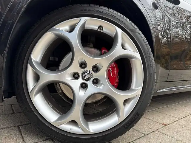 Alfa Romeo Stelvio view 9