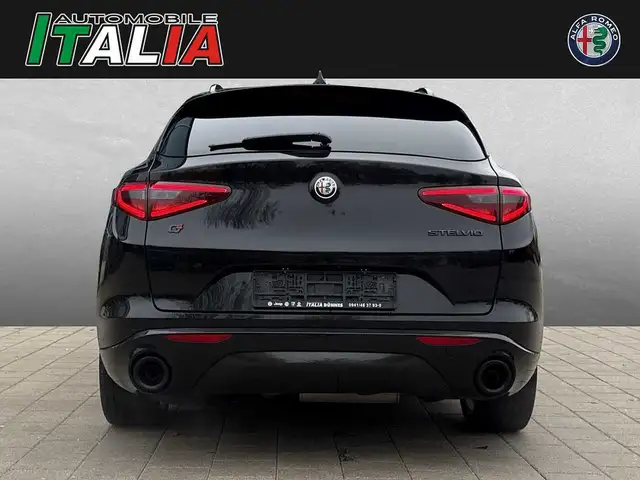 Alfa Romeo Stelvio view 4