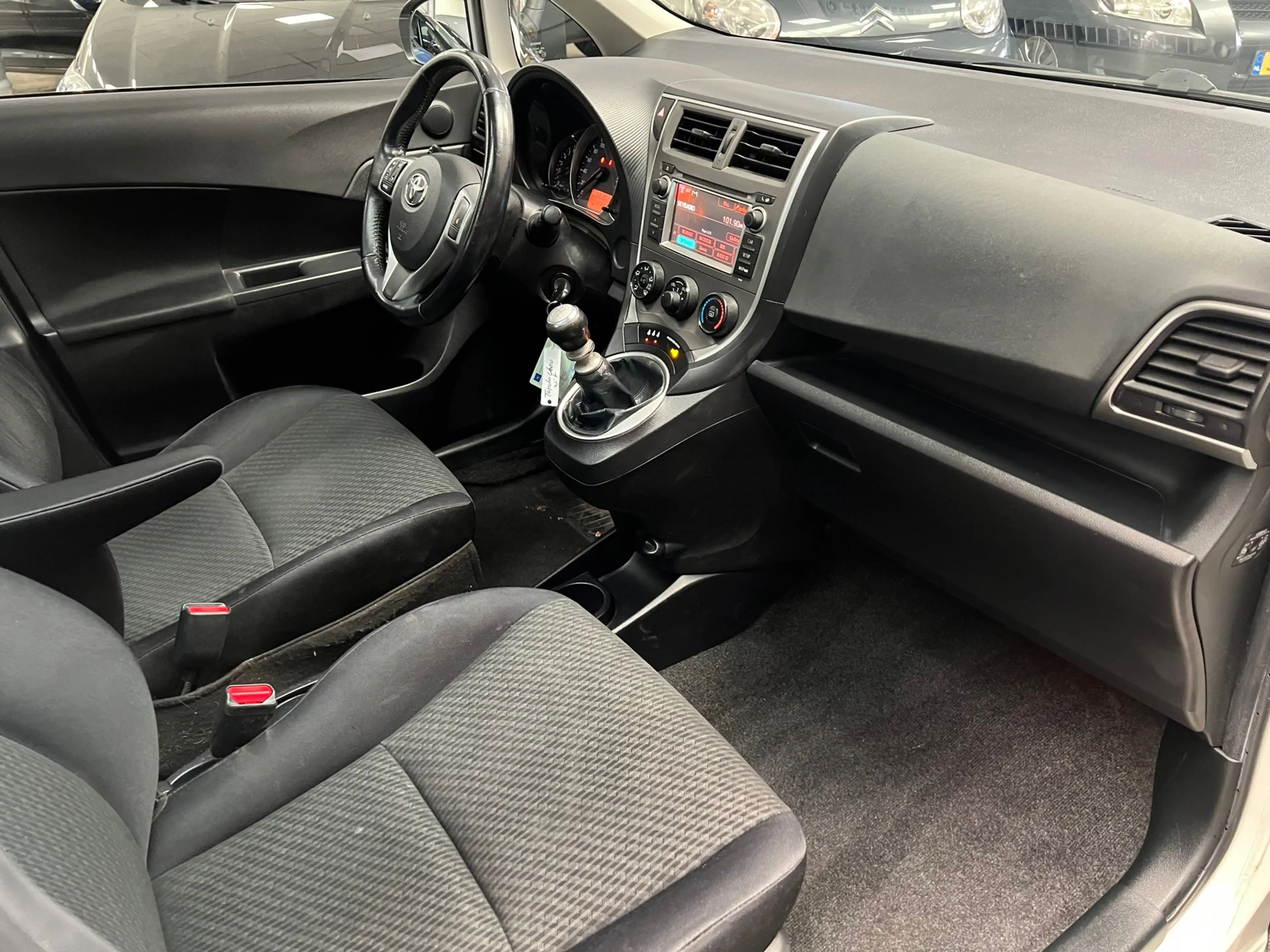 Toyota Verso-S 1.3 VVT-i Dynamic - PANO - Goed onderhouden - Rijk — photo 24