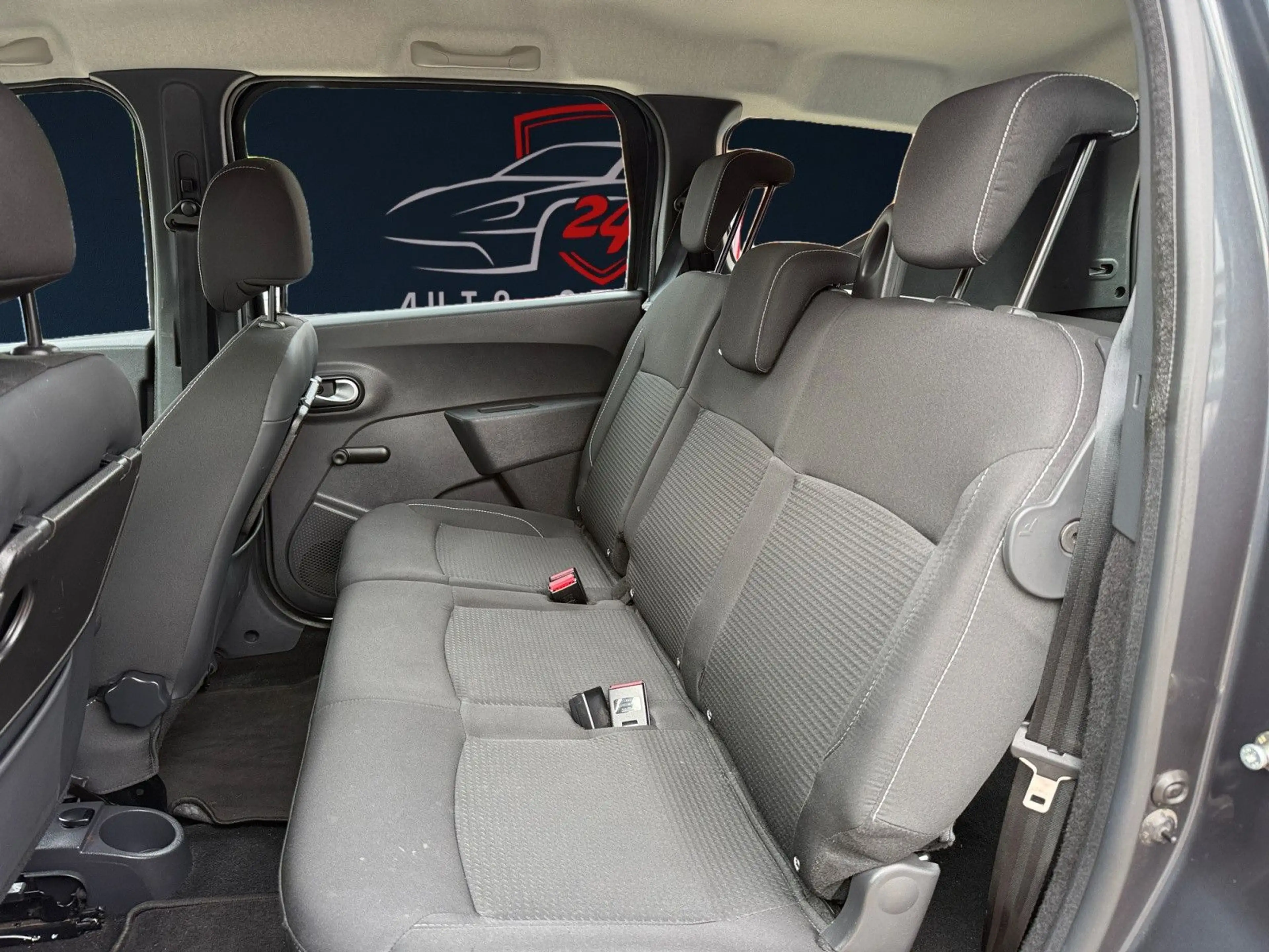 Dacia Lodgy 1.6 Laureate — photo 14