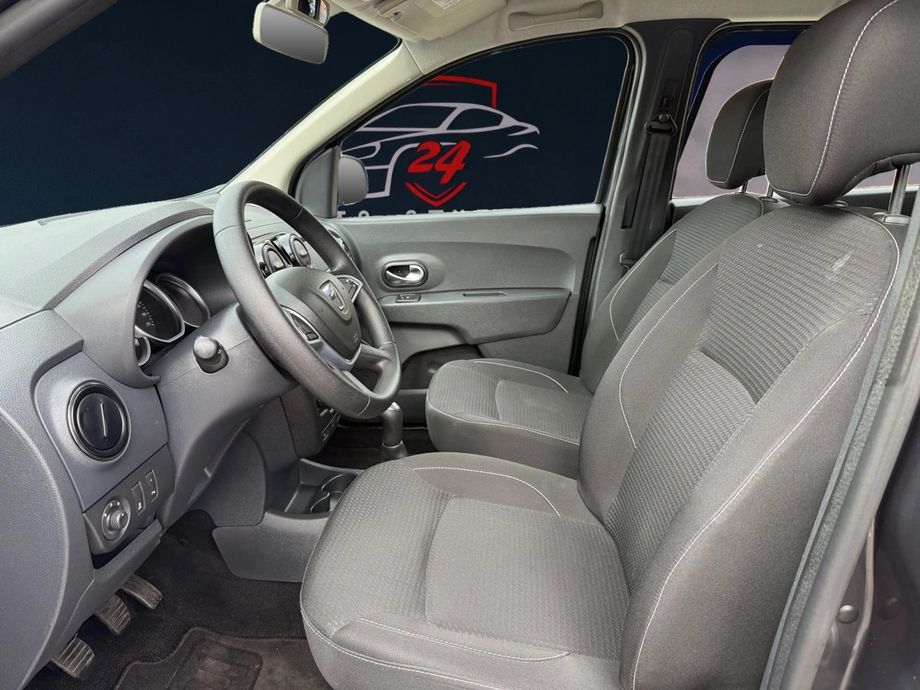 Dacia Lodgy 1.6 Laureate — photo 9