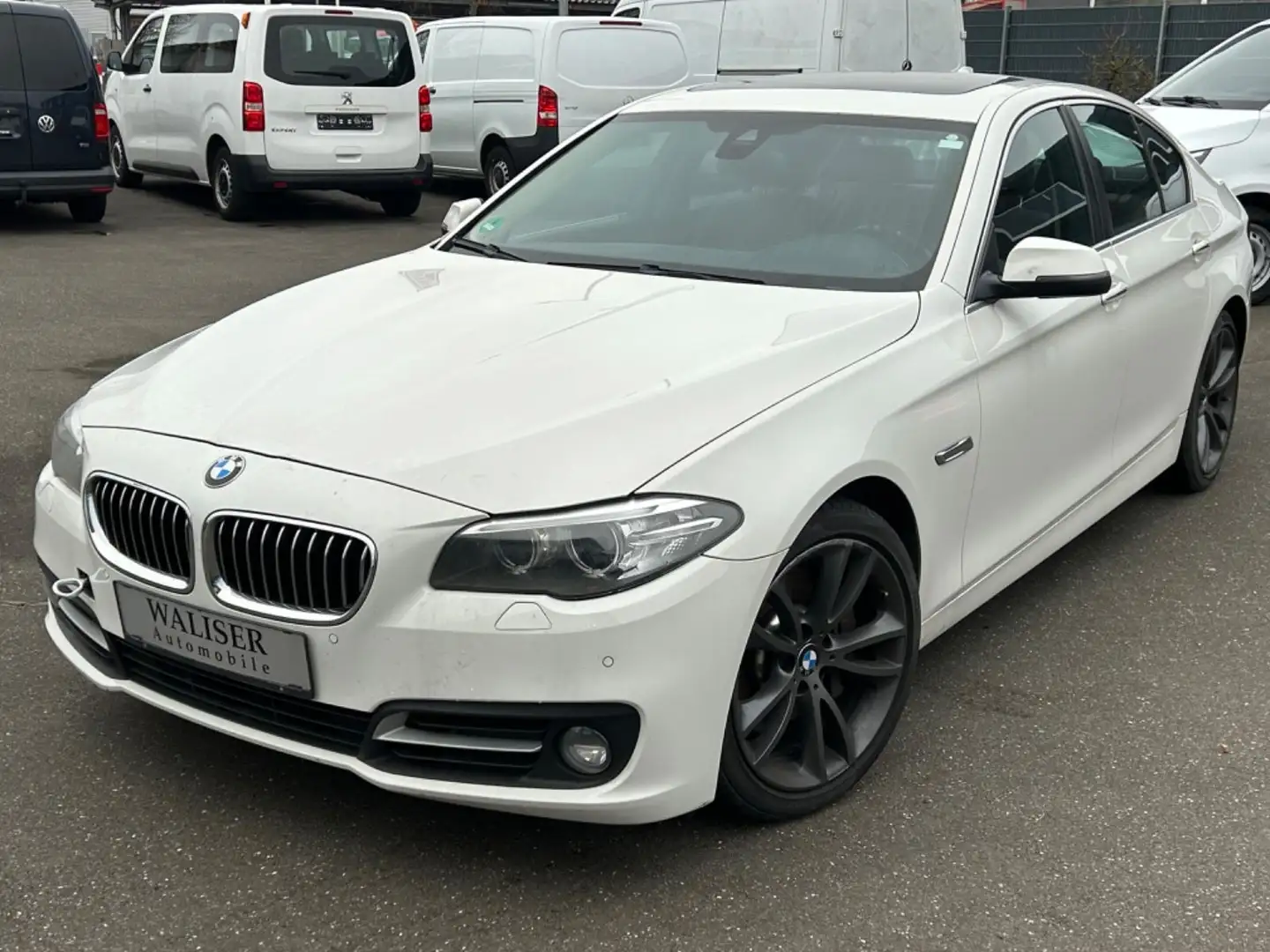 BMW 530 d Lim. SAG *Bi-Xenon*NaviProf.*Leder braun* Белый - 1