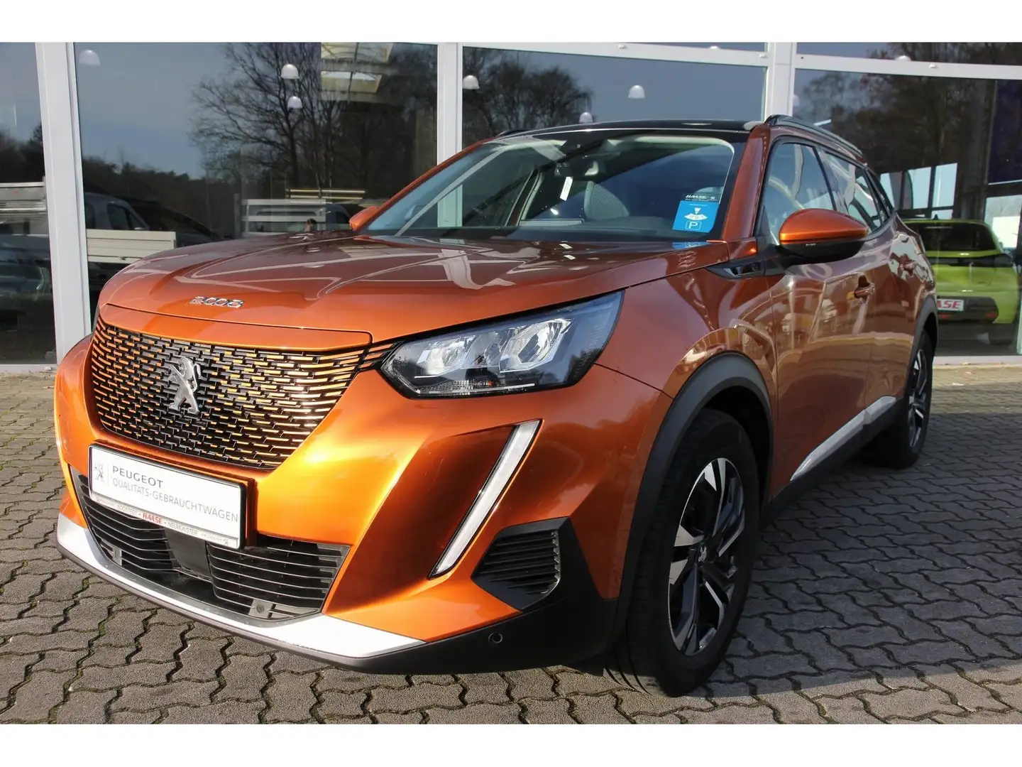 Peugeot 2008 (e-) Allure Pano Navi RFK Klima App 11kw/La Orange - 2