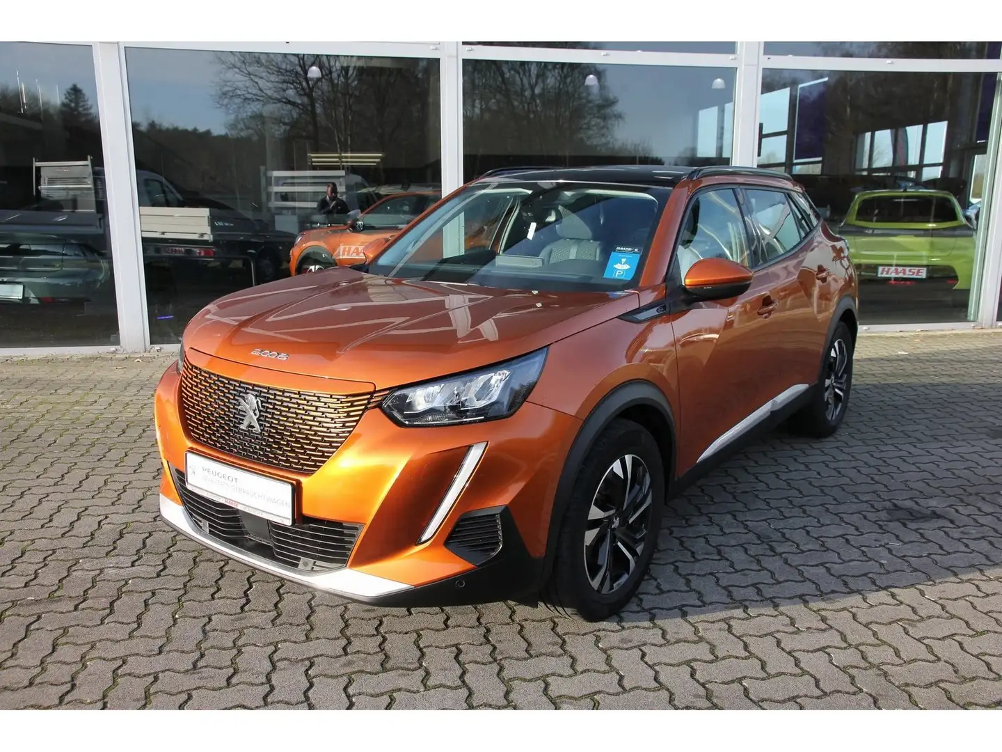 Peugeot 2008 (e-) Allure Pano Navi RFK Klima App 11kW Orange - 1