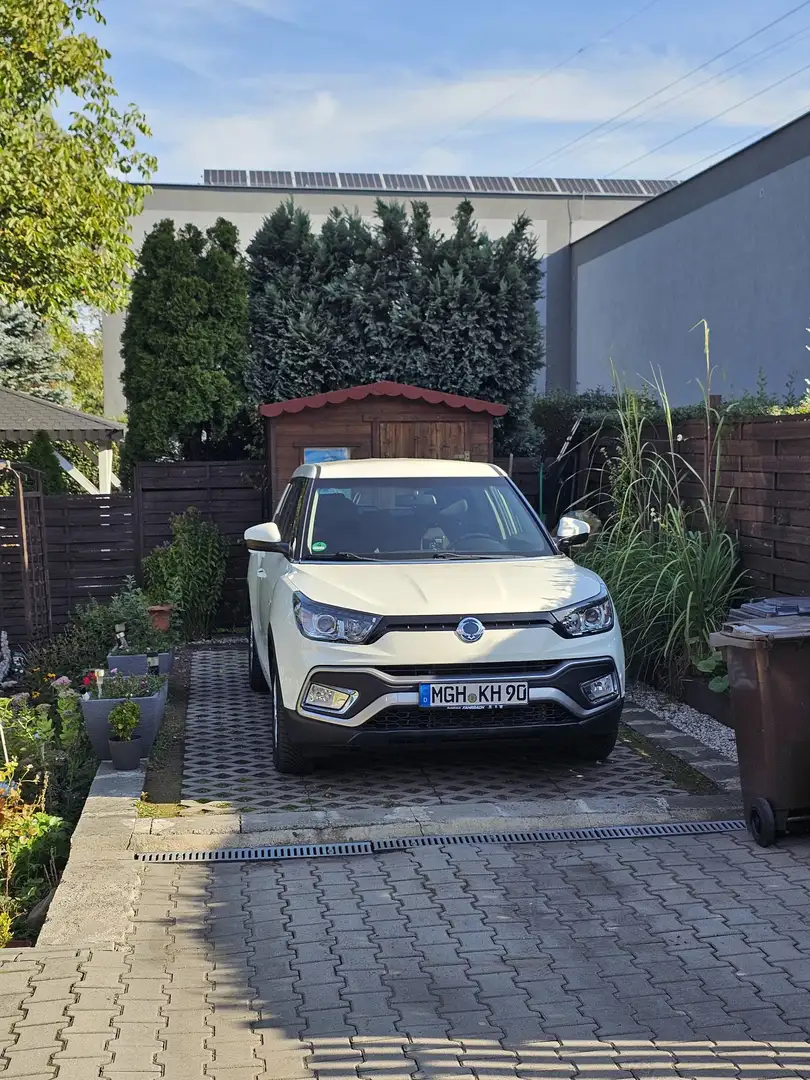SsangYong XLV XLV e-XGi 160 2WD  Clever Edition White - 2