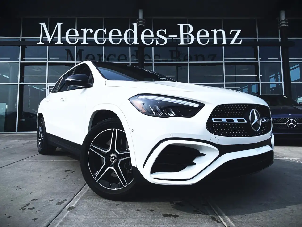 Mercedes-Benz GLA снимка Mercedes-Benz GLA