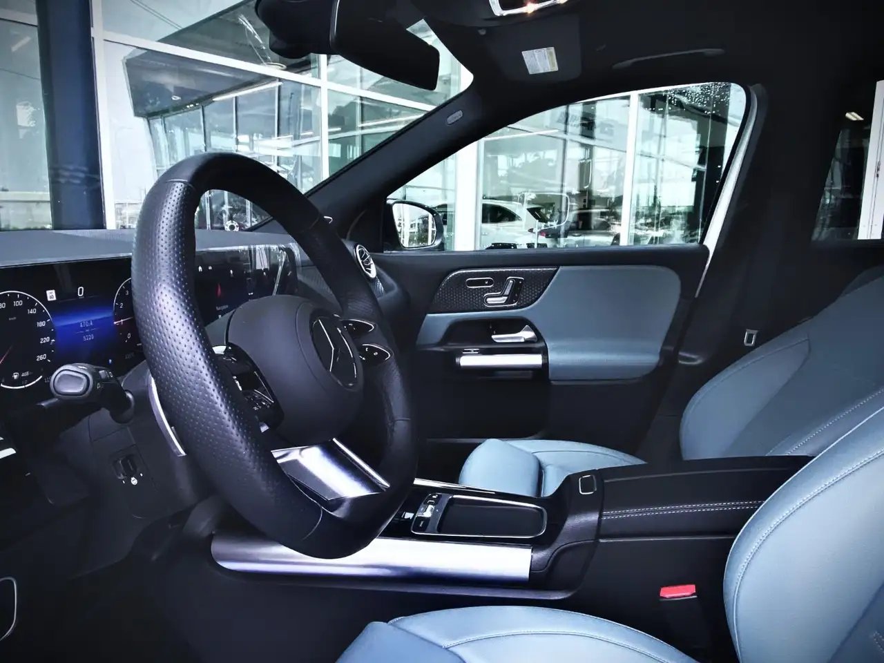 Mercedes-Benz GLA снимка Mercedes-Benz GLA