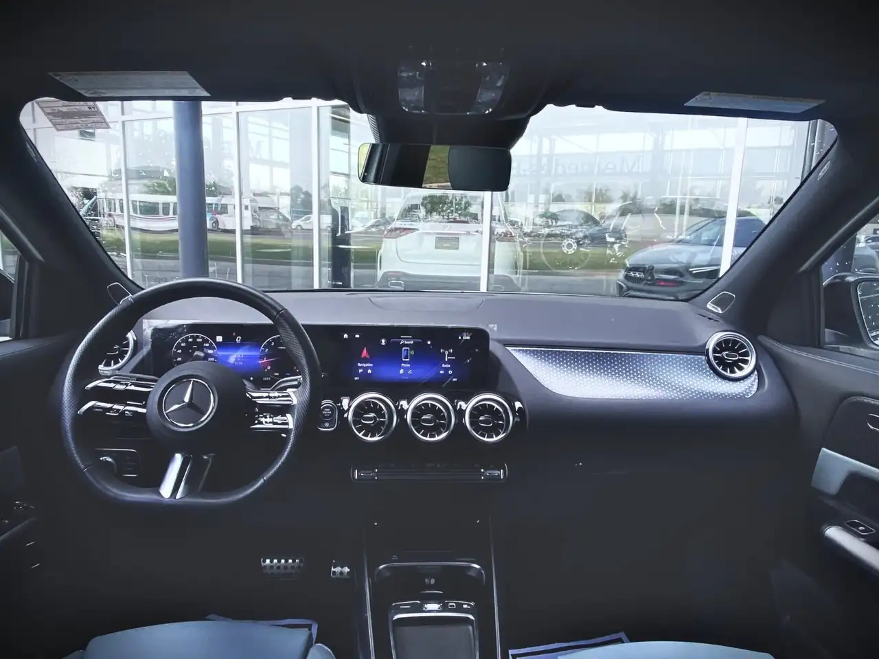 Mercedes-Benz GLA снимка Mercedes-Benz GLA