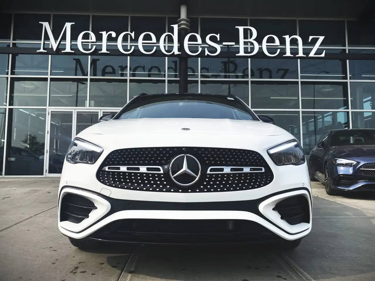 Mercedes-Benz GLA снимка Mercedes-Benz GLA
