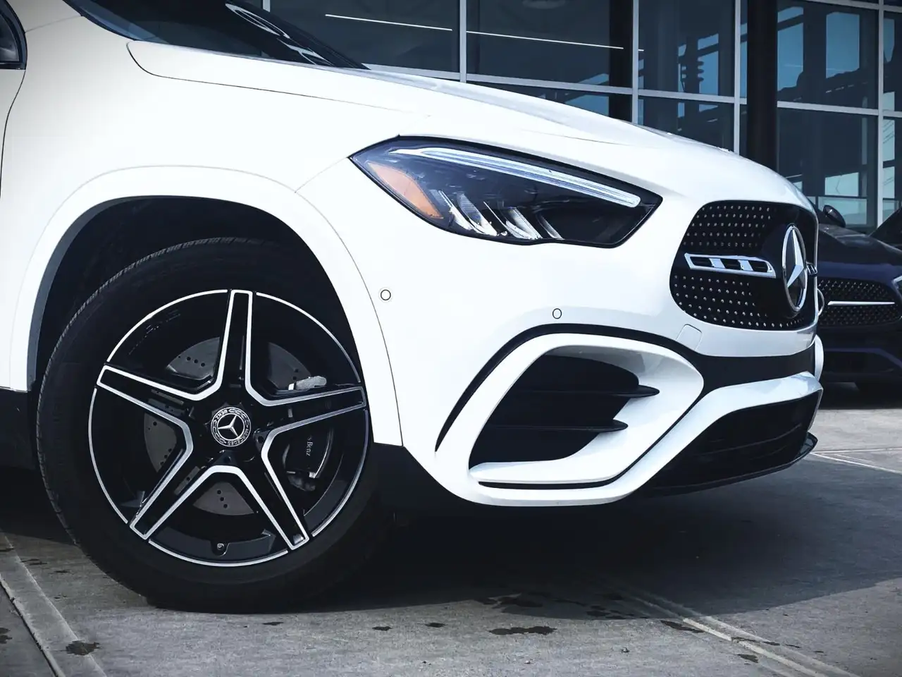 Mercedes-Benz GLA снимка Mercedes-Benz GLA