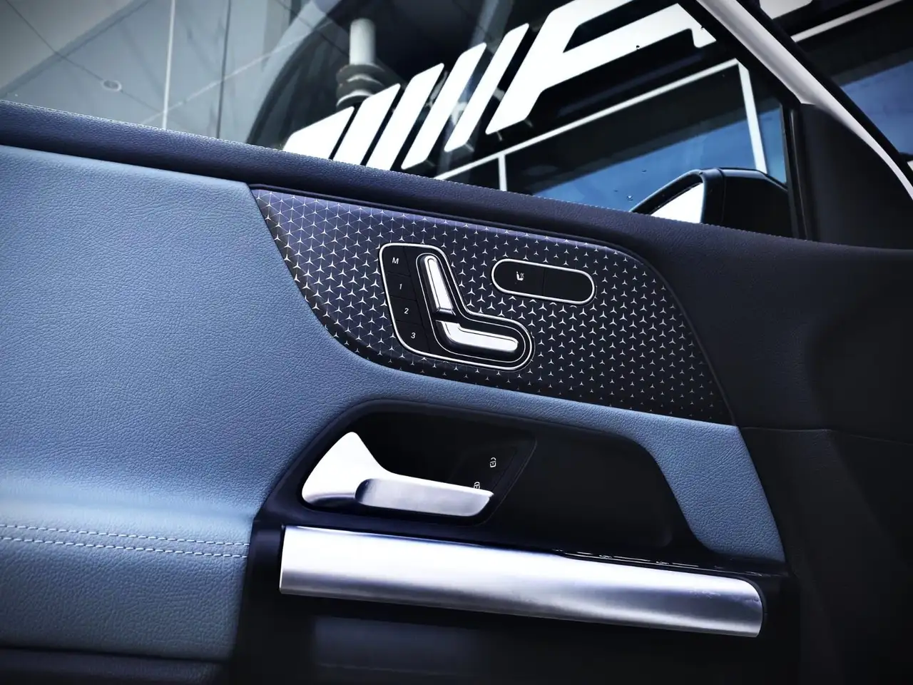 Mercedes-Benz GLA снимка Mercedes-Benz GLA