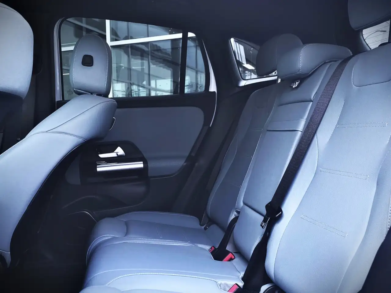 Mercedes-Benz GLA снимка Mercedes-Benz GLA