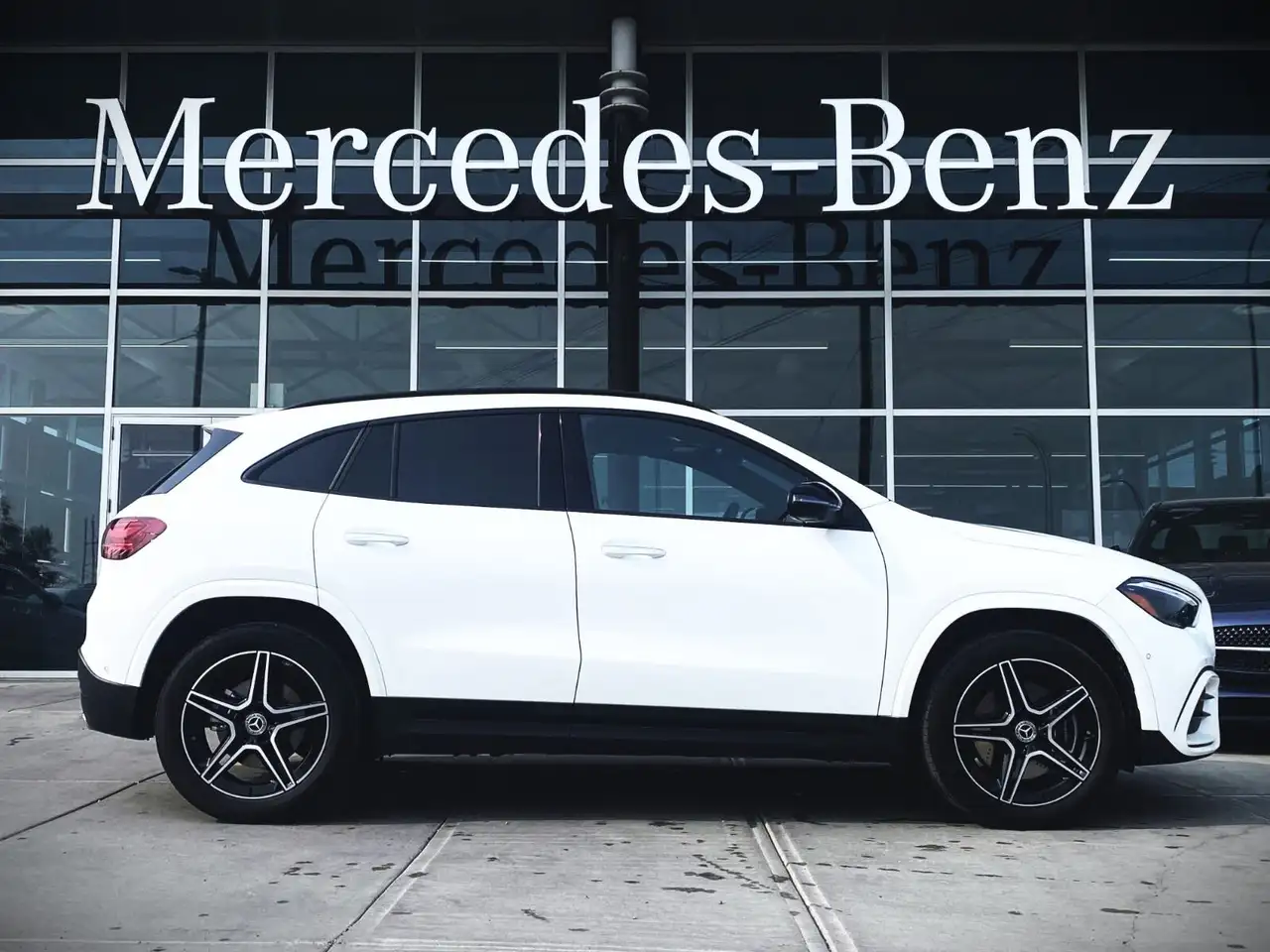 Mercedes-Benz GLA снимка Mercedes-Benz GLA