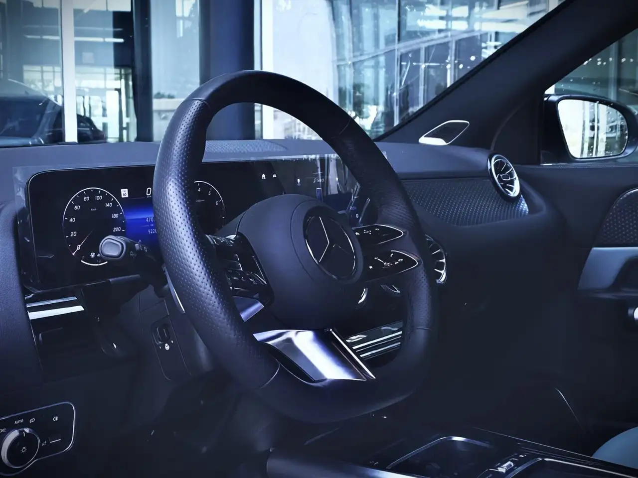 Mercedes-Benz GLA снимка Mercedes-Benz GLA