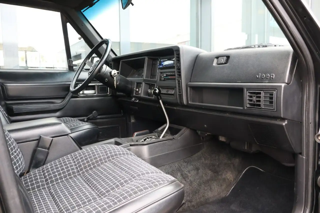 Jeep Cherokee 5.7 V8 LS1 Swap (324PK) en volledig gerestaureerd, foto 4