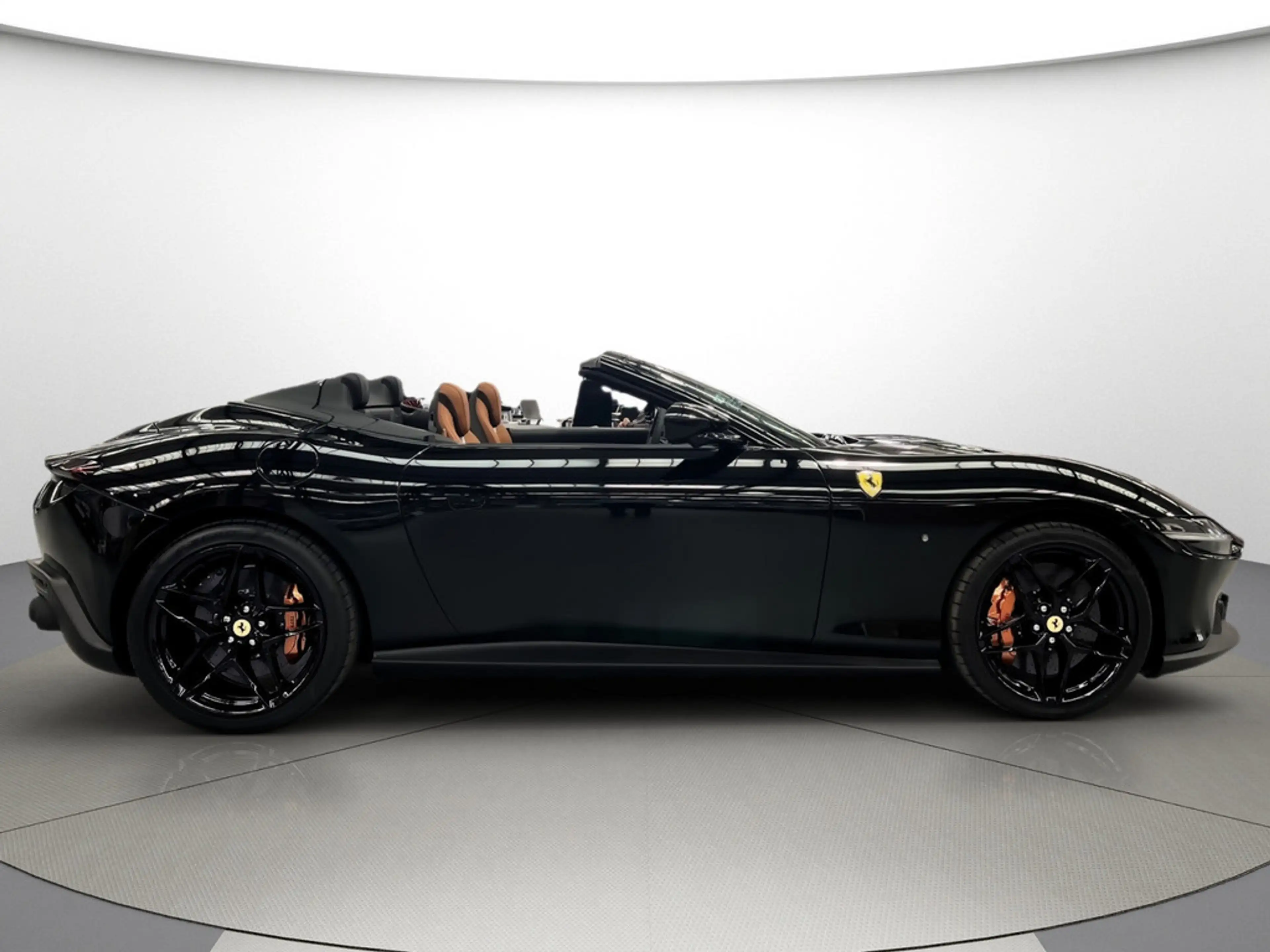 Ferrari Roma Spider / Lenkrad mit physischen Knöpfen — photo 6