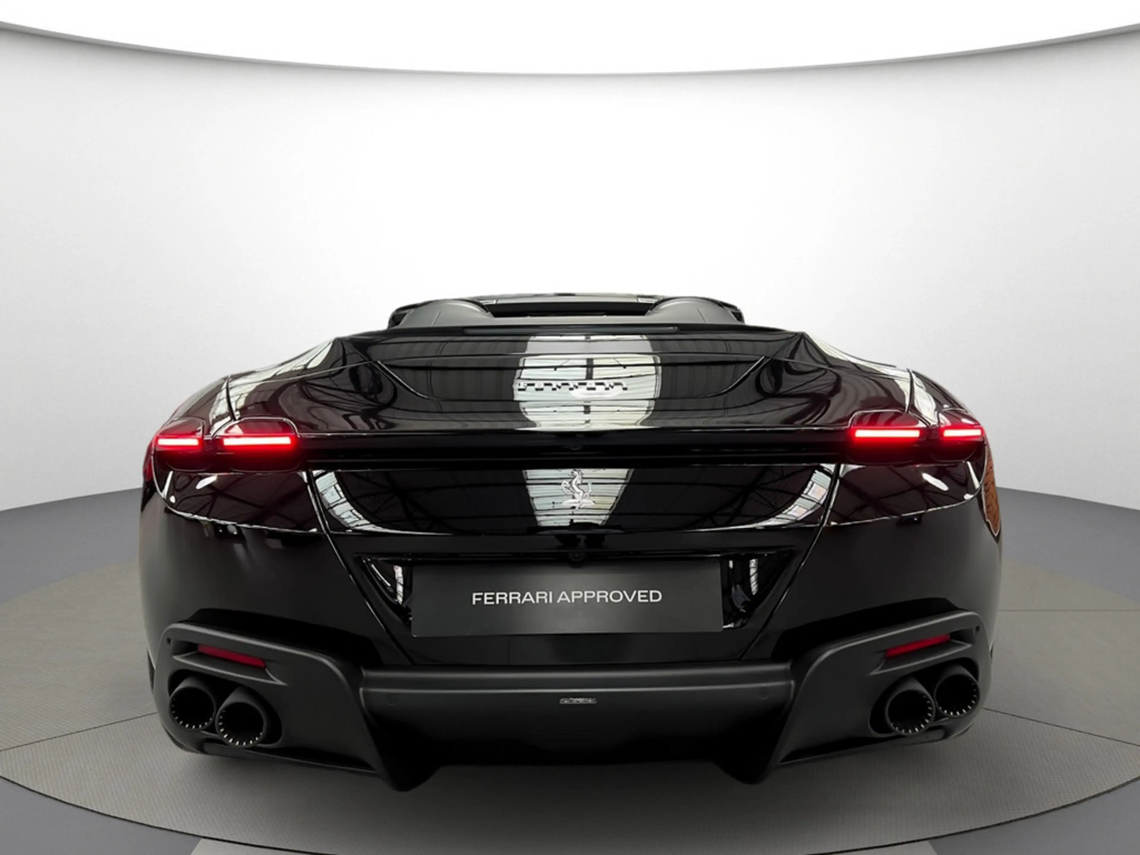 Ferrari Roma Spider / Lenkrad mit physischen Knöpfen — photo 4