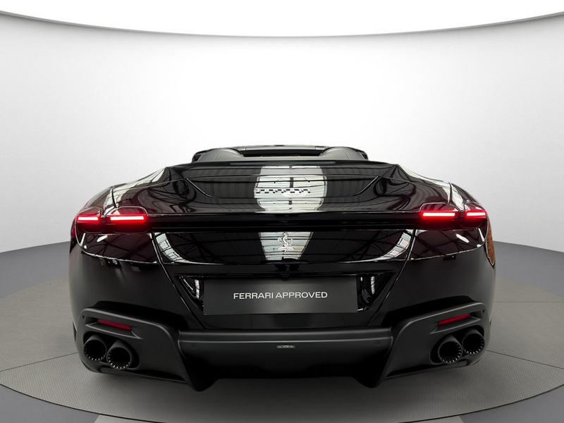 Ferrari Roma Spider / Lenkrad mit physischen Knöpfen — photo 4