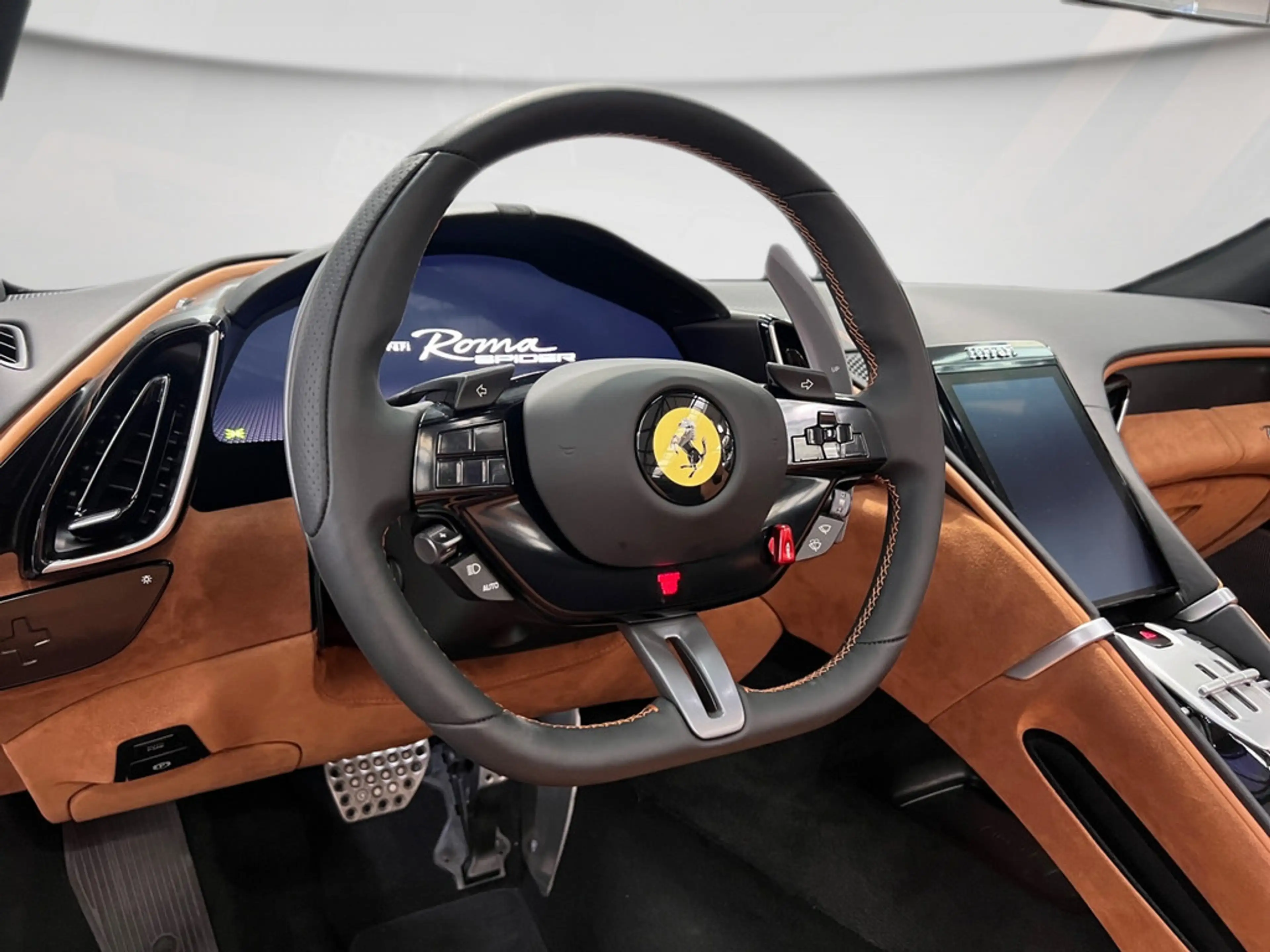 Ferrari Roma Spider / Lenkrad mit physischen Knöpfen — photo 8