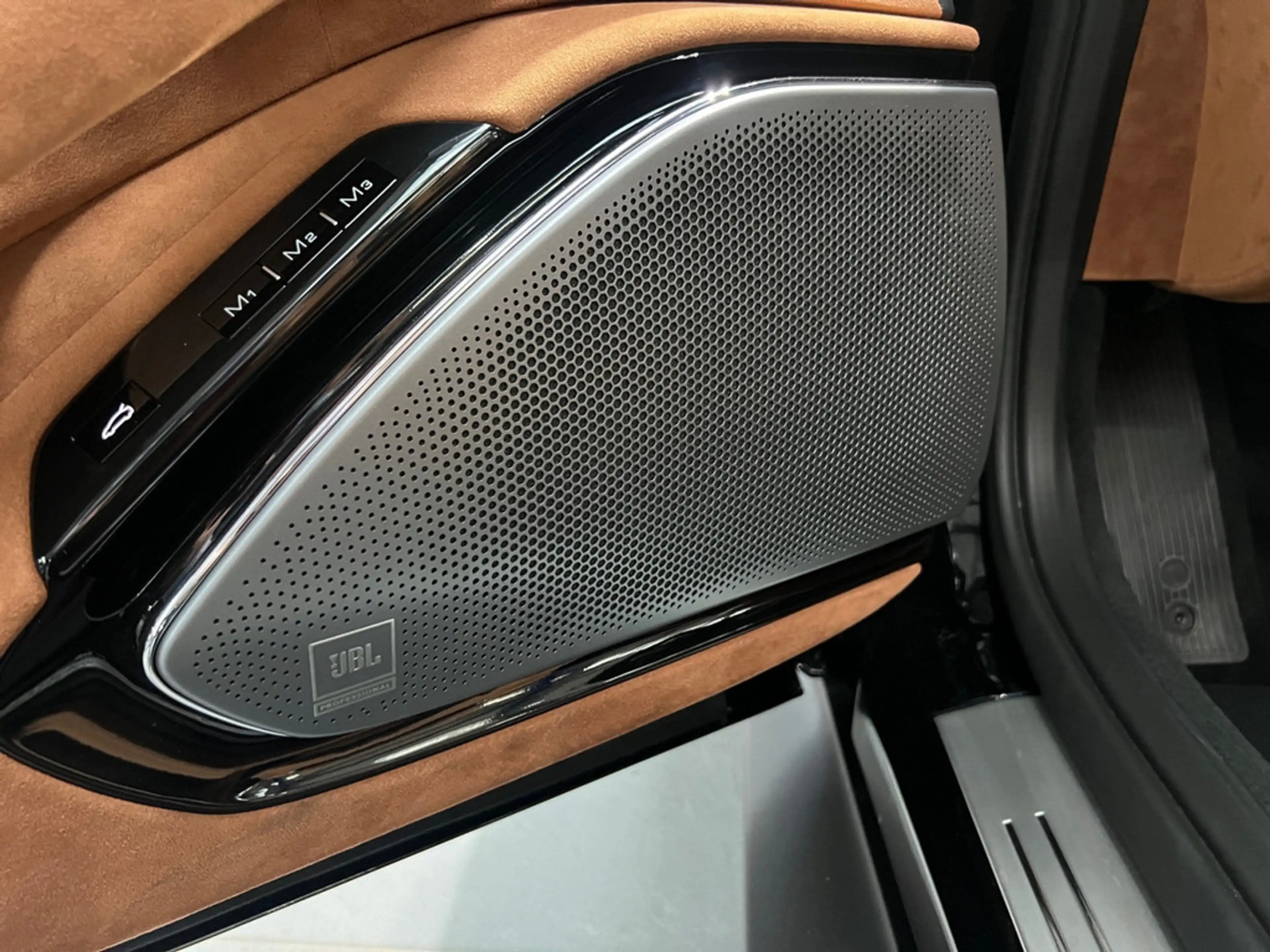 Ferrari Roma Spider / Lenkrad mit physischen Knöpfen — photo 10