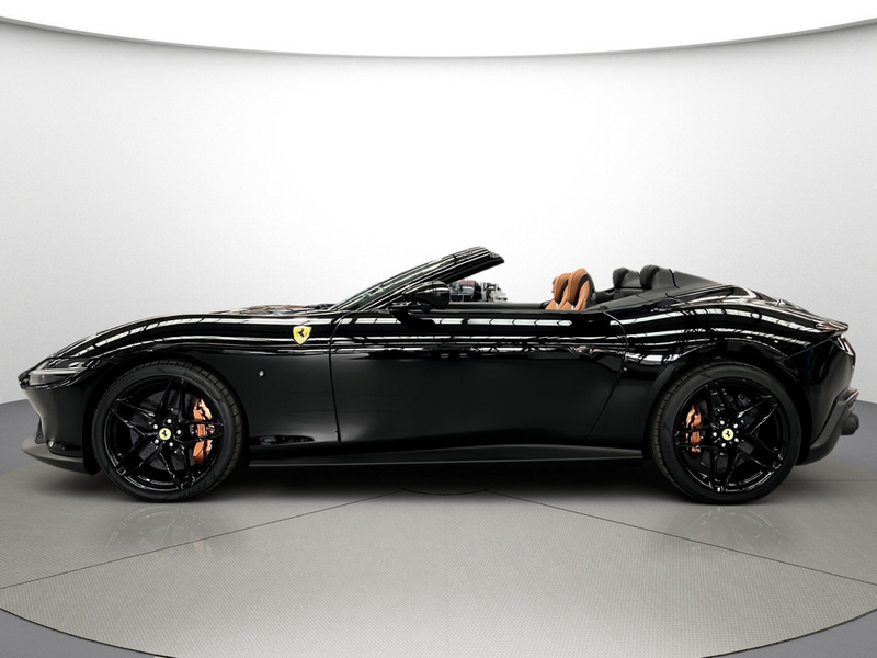 Ferrari Roma Spider / Lenkrad mit physischen Knöpfen — photo 5