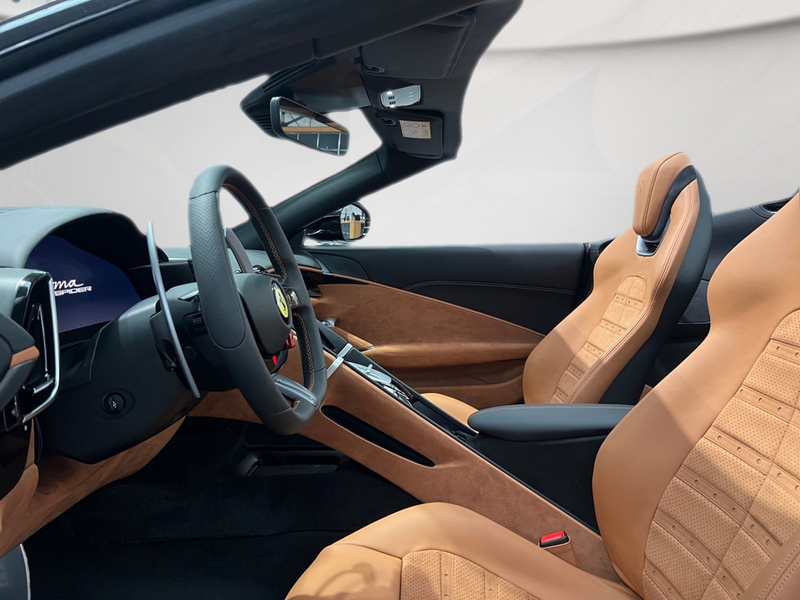 Ferrari Roma Spider / Lenkrad mit physischen Knöpfen — photo 7