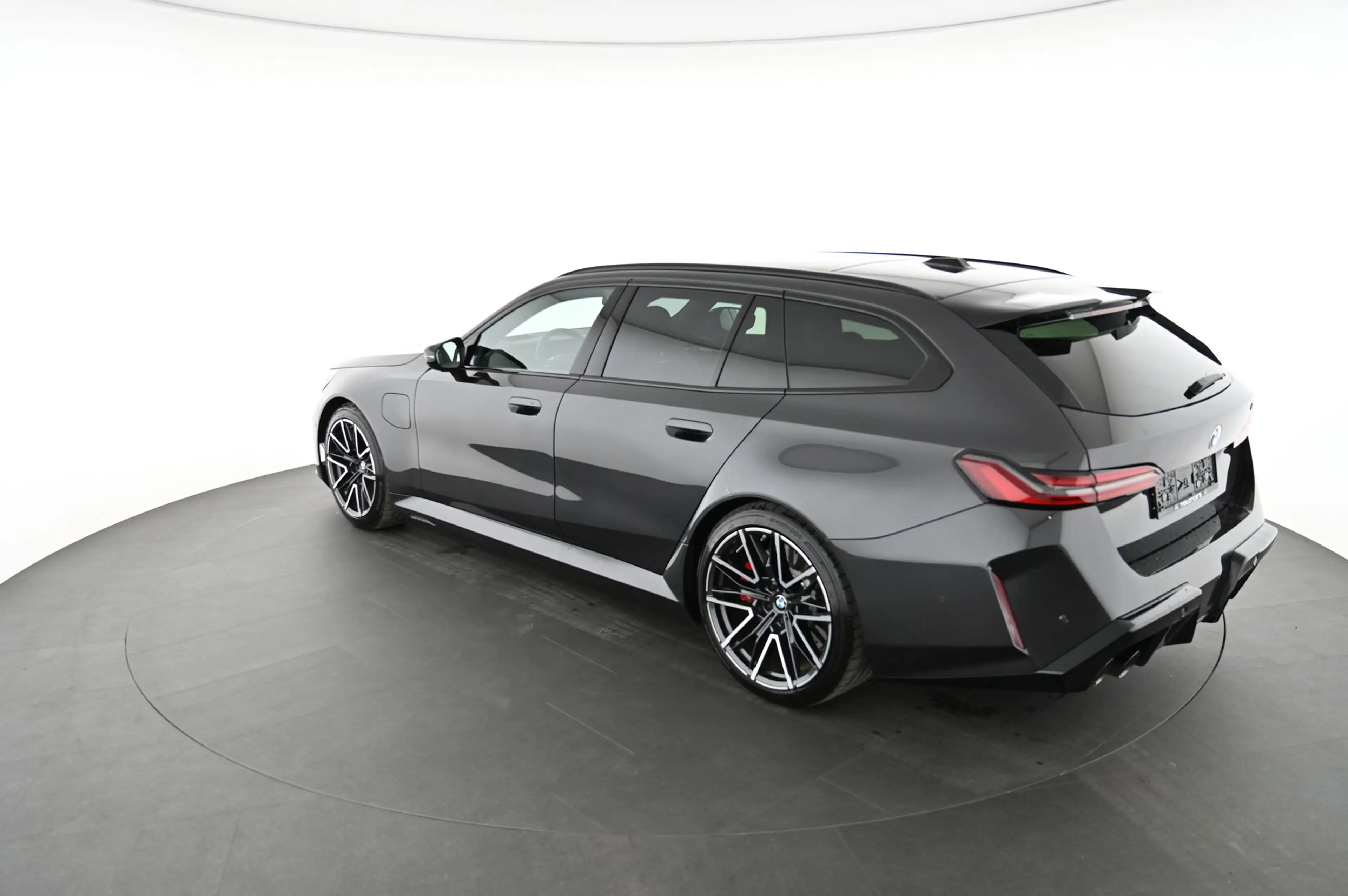 BMW M5 - M5 xDrive — photo 9