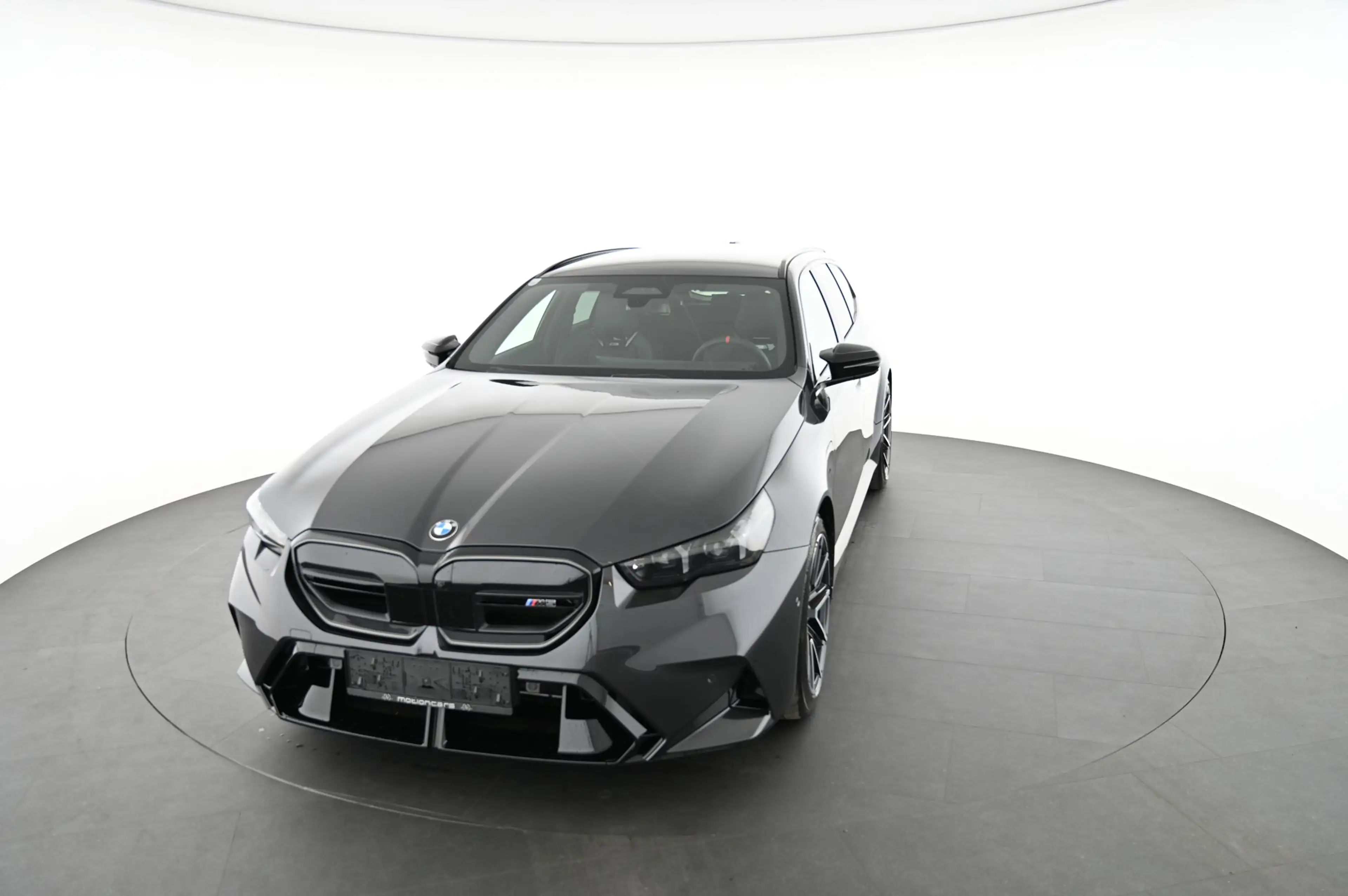 BMW M5 - M5 xDrive — photo 11