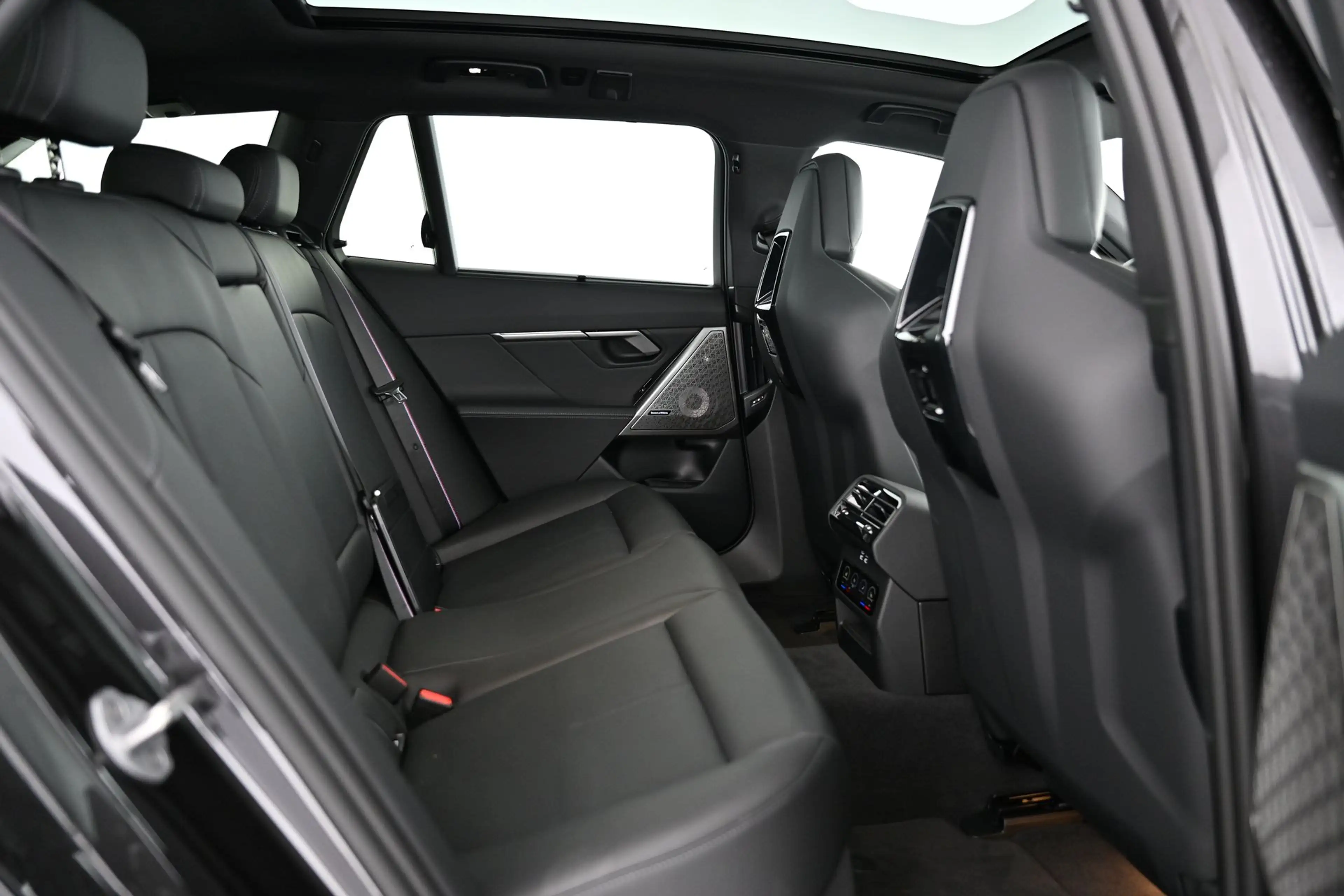 BMW M5 - M5 xDrive — photo 46