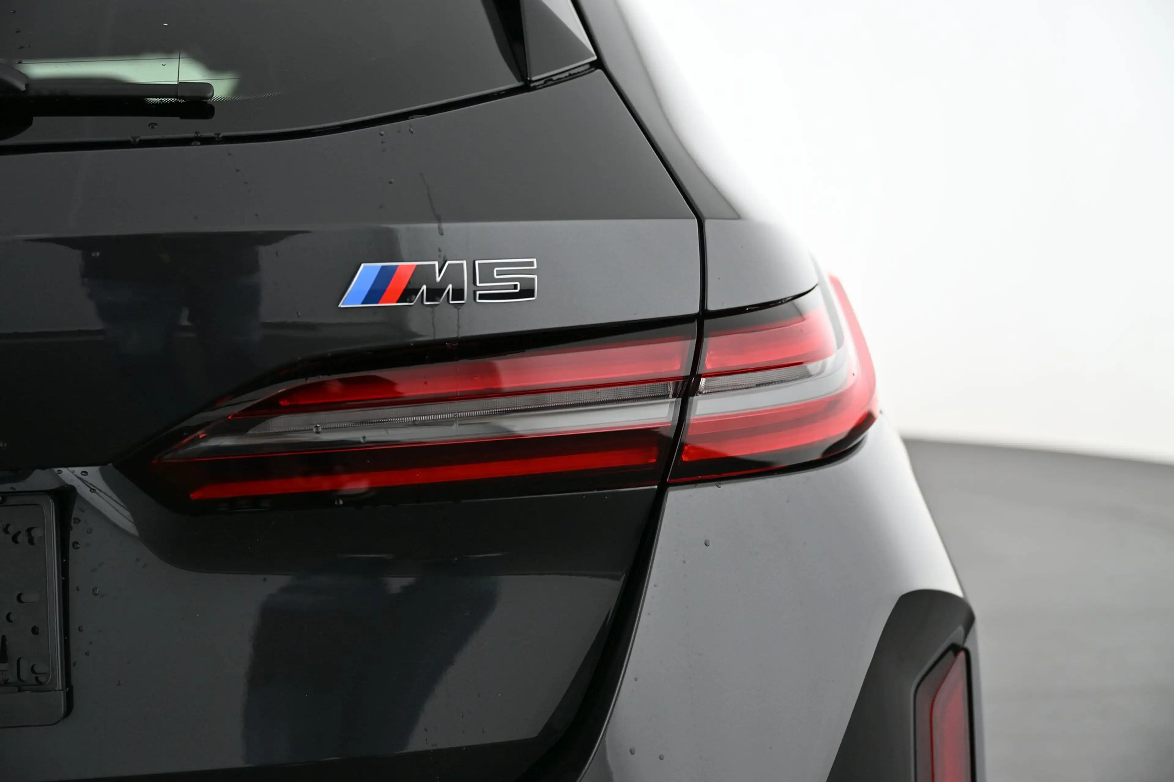 BMW M5 - M5 xDrive — photo 14
