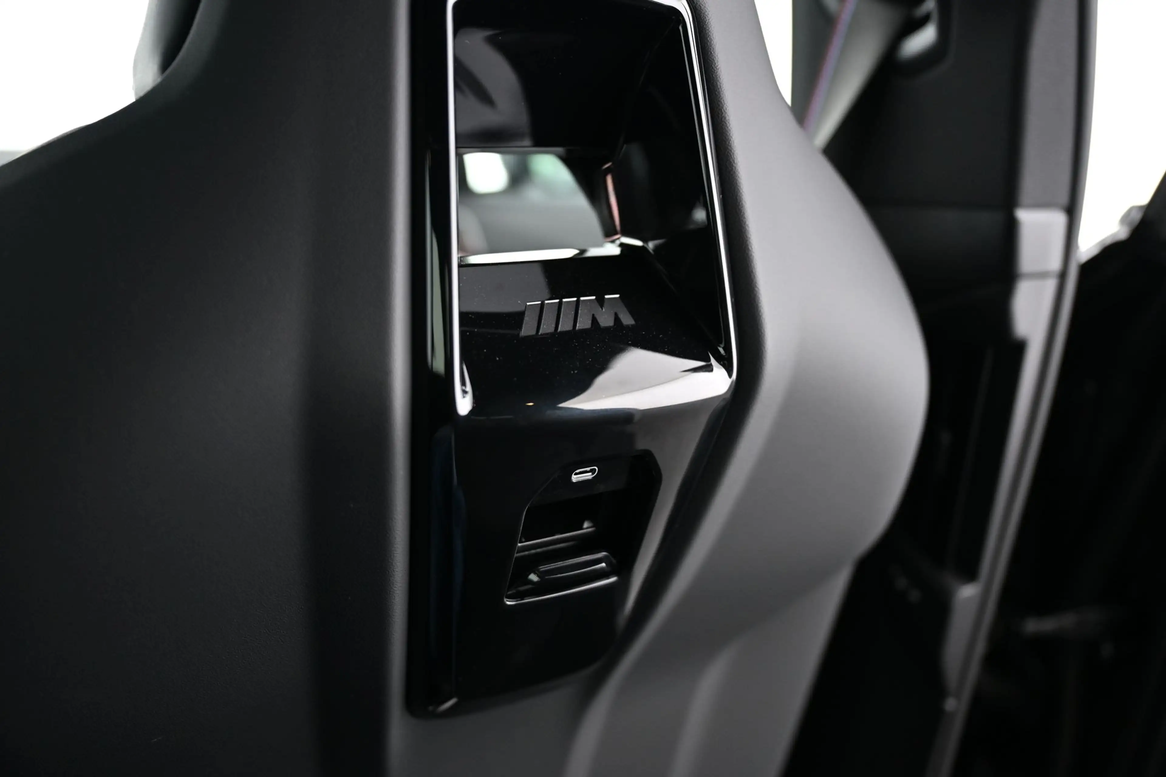 BMW M5 - M5 xDrive — photo 18