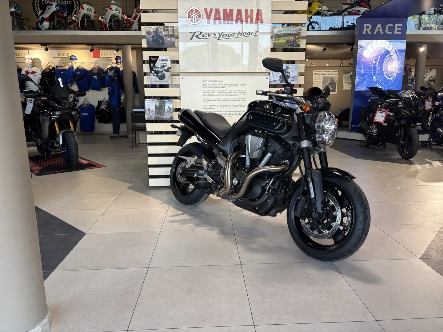 Yamaha MT-01 Zwart - 2