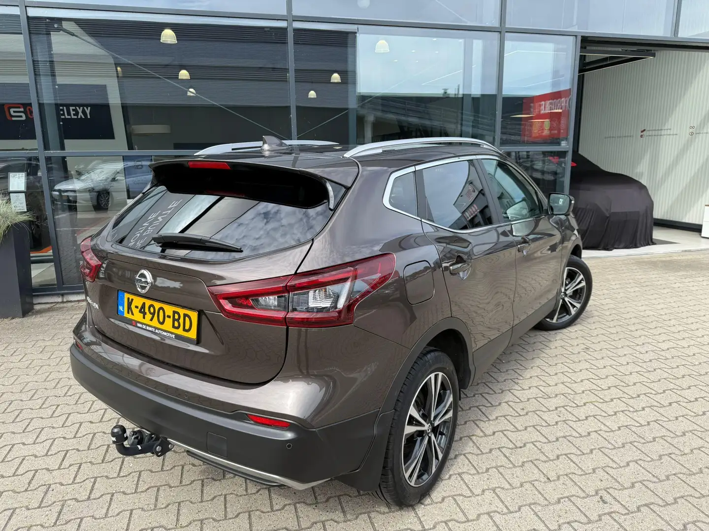 Nissan Qashqai 1.3 DIG-T N-Connecta *Trekhaak & Stoelverwarming* Bruin - 2