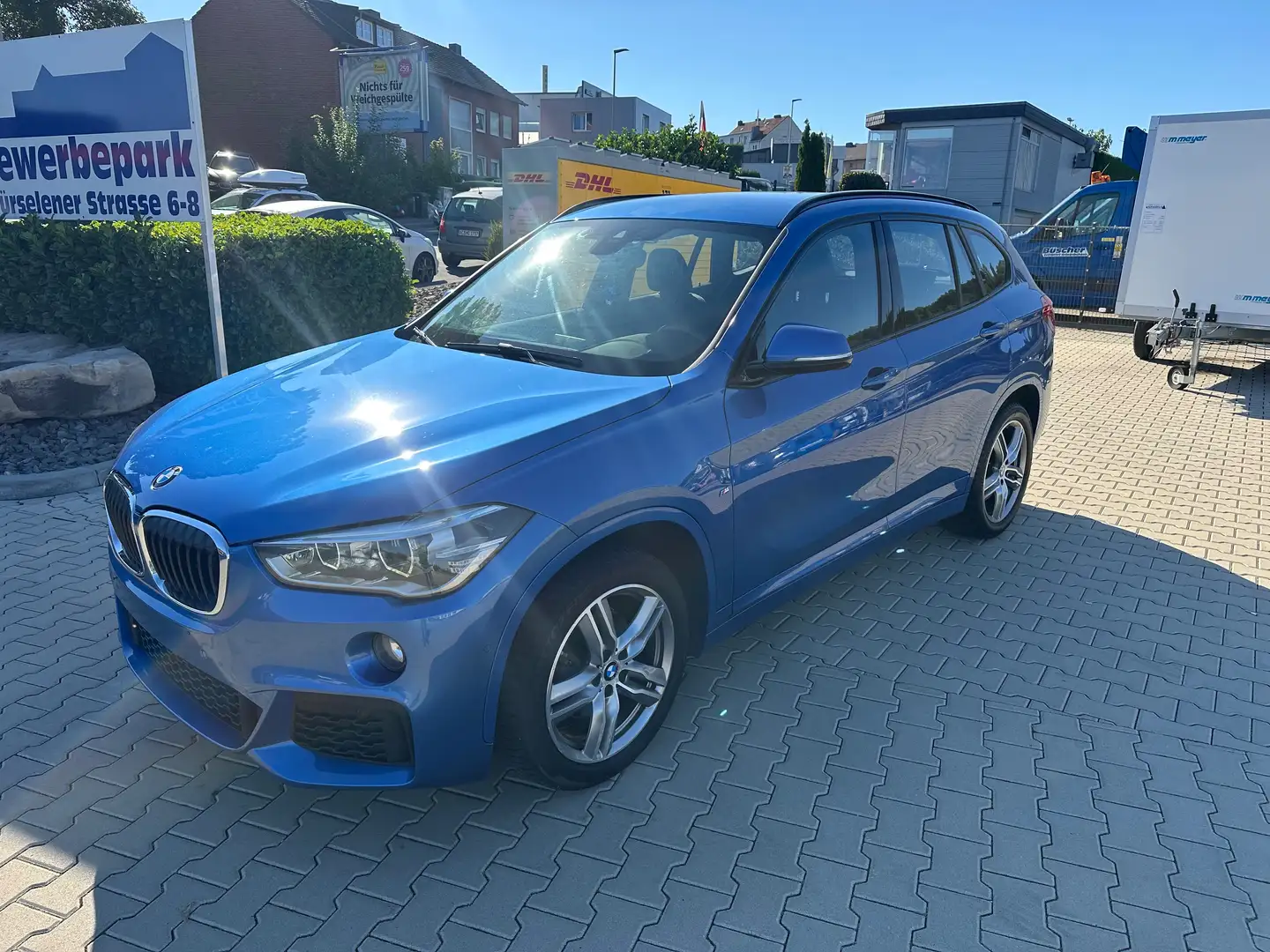 BMW X1 xDrive 18 d M Sport Blau - 1