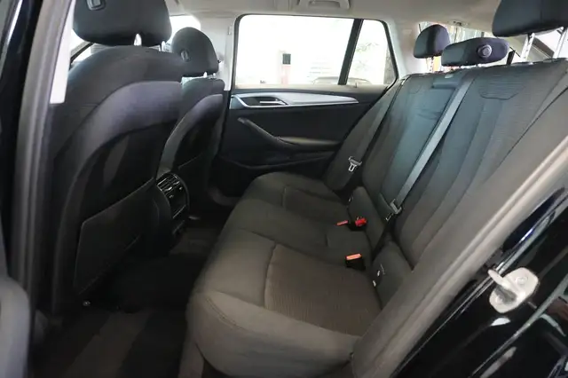 BMW 5 Series view 9
