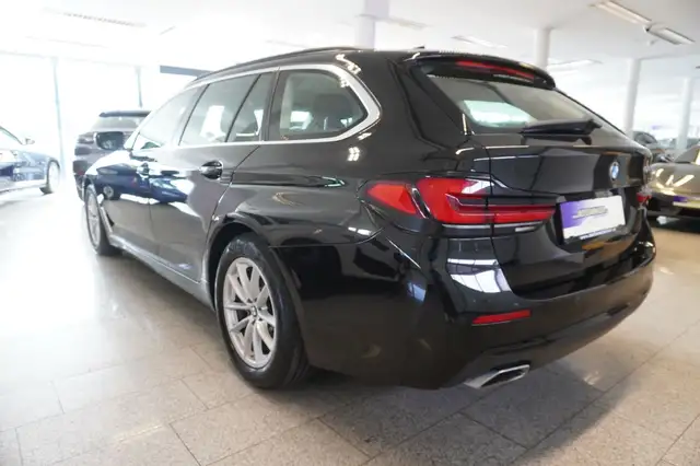 BMW 5 Series view 4
