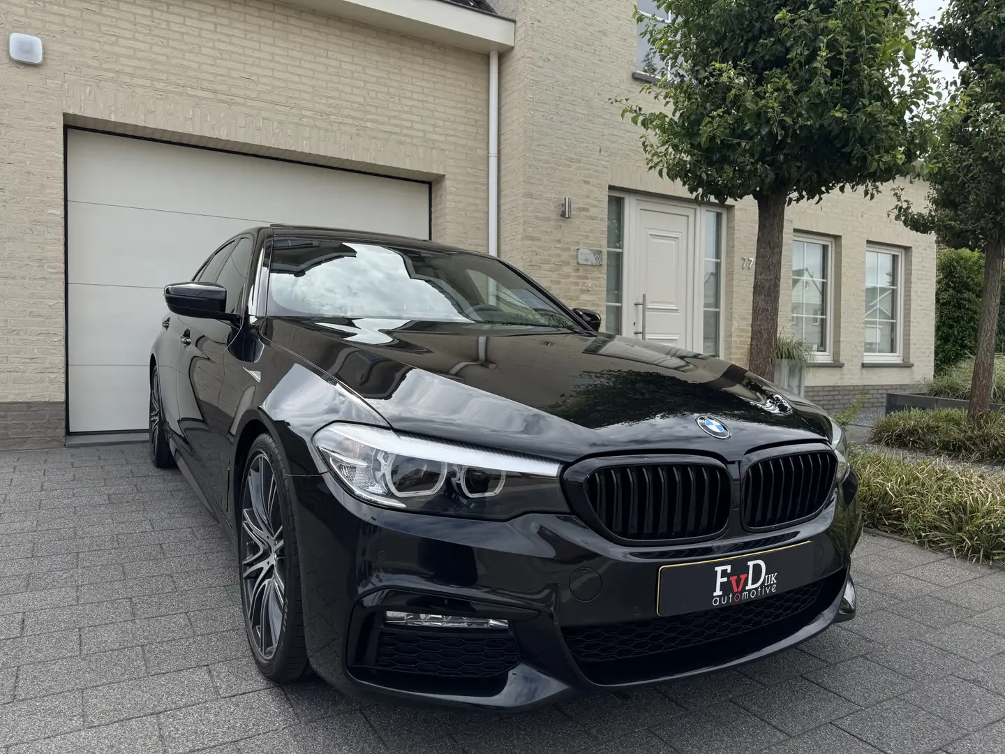 BMW 540 5-serie 540i 340pk M-sport Schuifdak ComfortLeder Zwart - 1