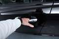 Mercedes-Benz A 250 e AMG KEYLESS*MULTIBEAM*AMBIENTE*ACC Schwarz - thumbnail 17