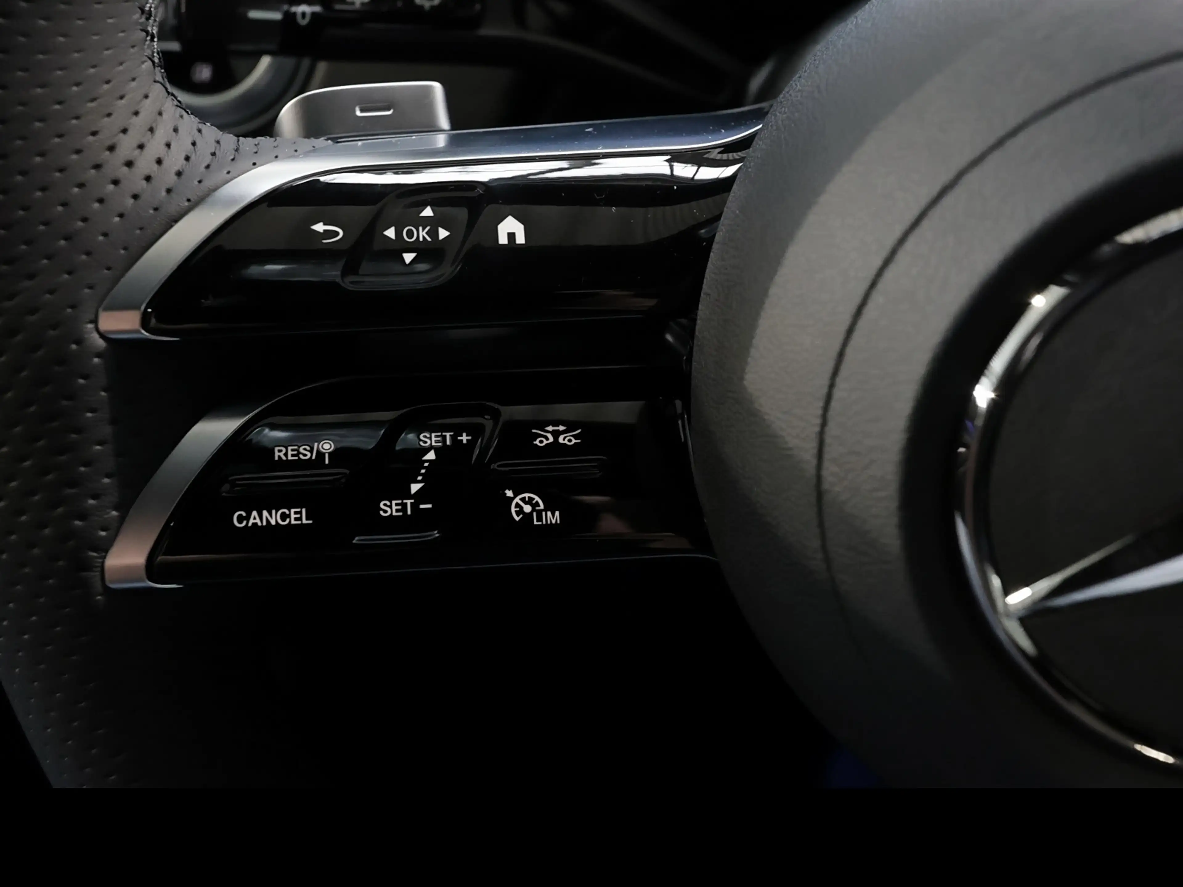 Mercedes-Benz E 220 d T AMG MBUX+360°+DIG-LED+Pano+AHK+Distron — photo 12