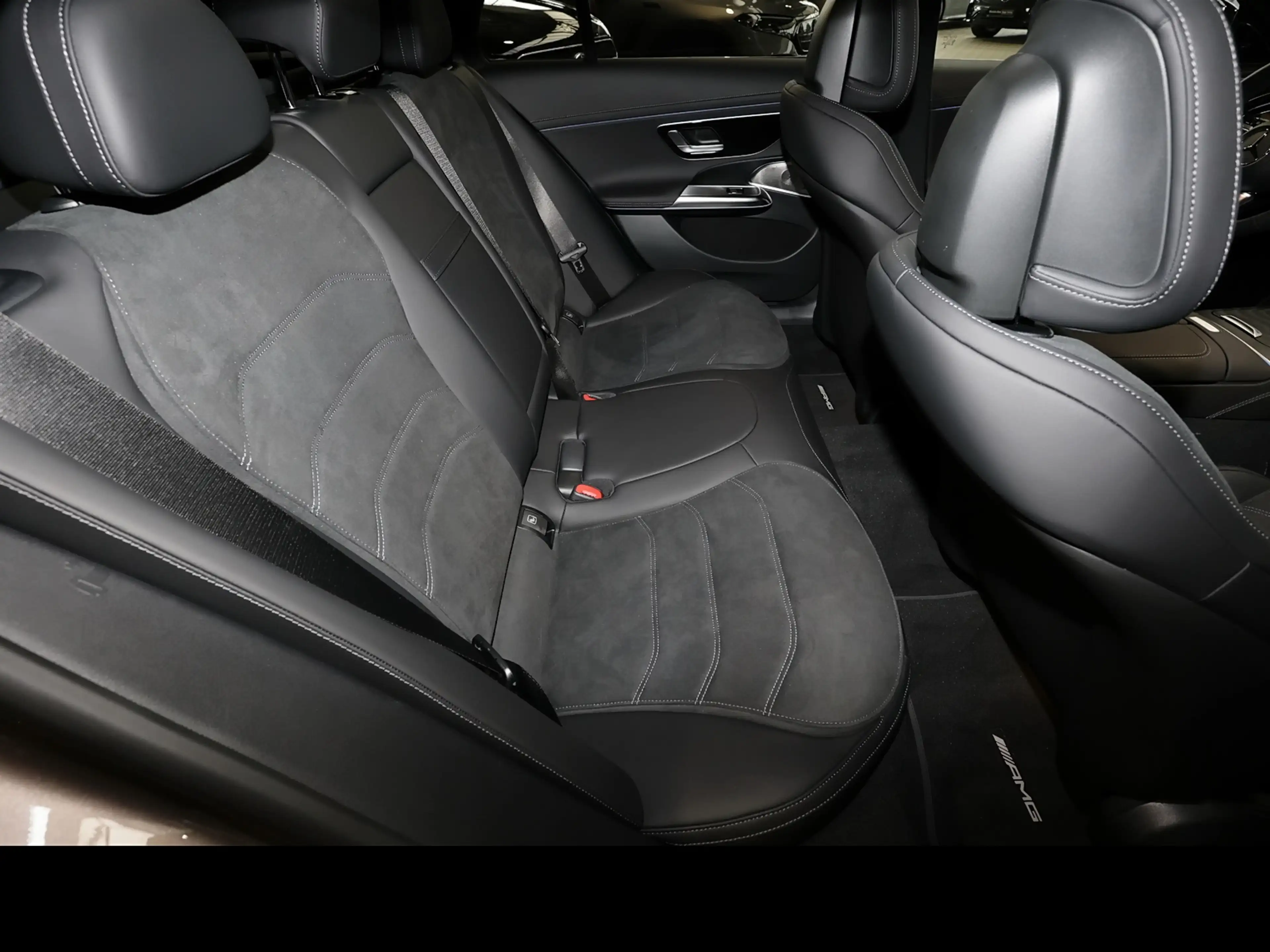 Mercedes-Benz E 220 d T AMG MBUX+360°+DIG-LED+Pano+AHK+Distron — photo 6