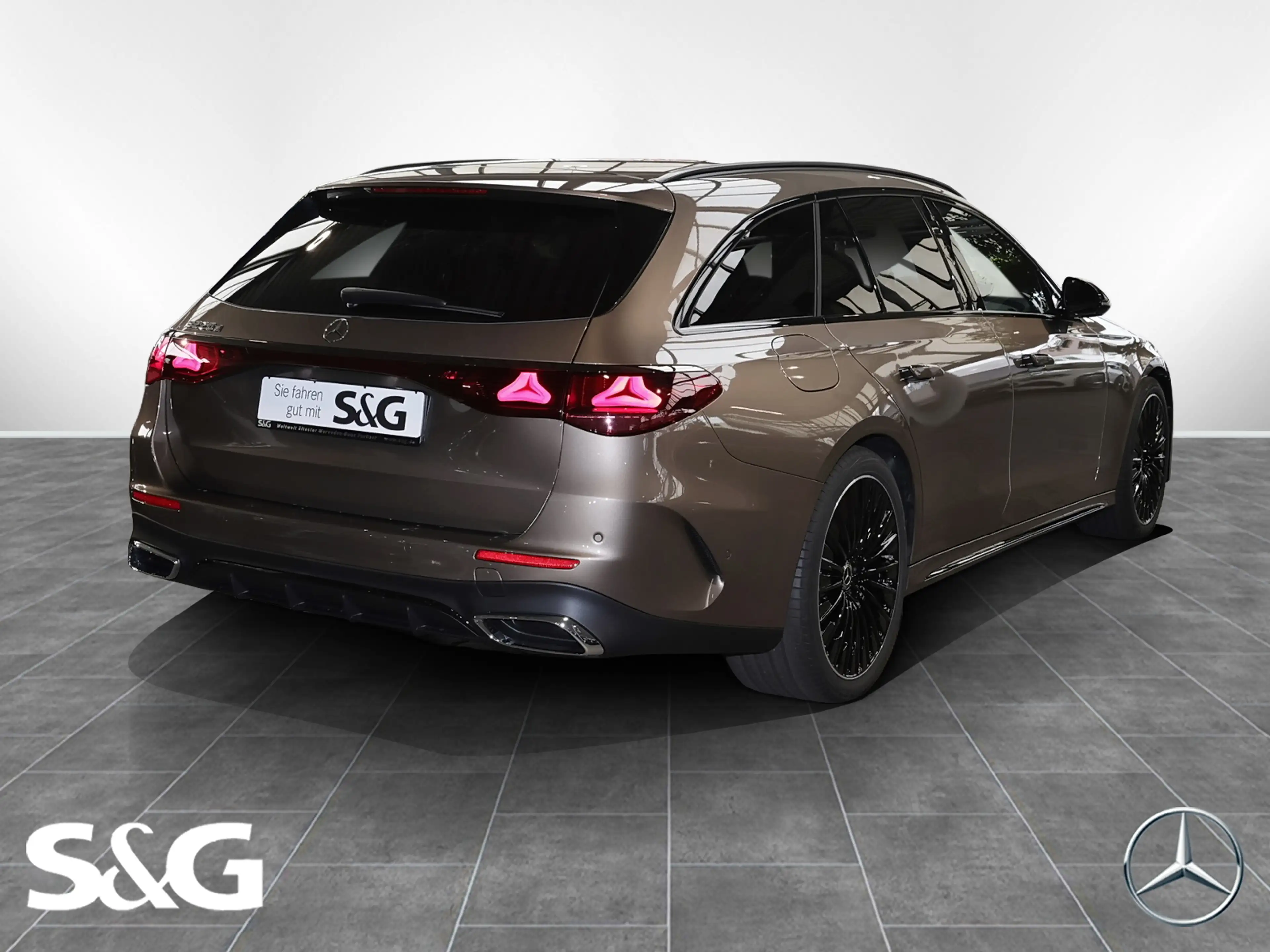 Mercedes-Benz E 220 d T AMG MBUX+360°+DIG-LED+Pano+AHK+Distron — photo 2