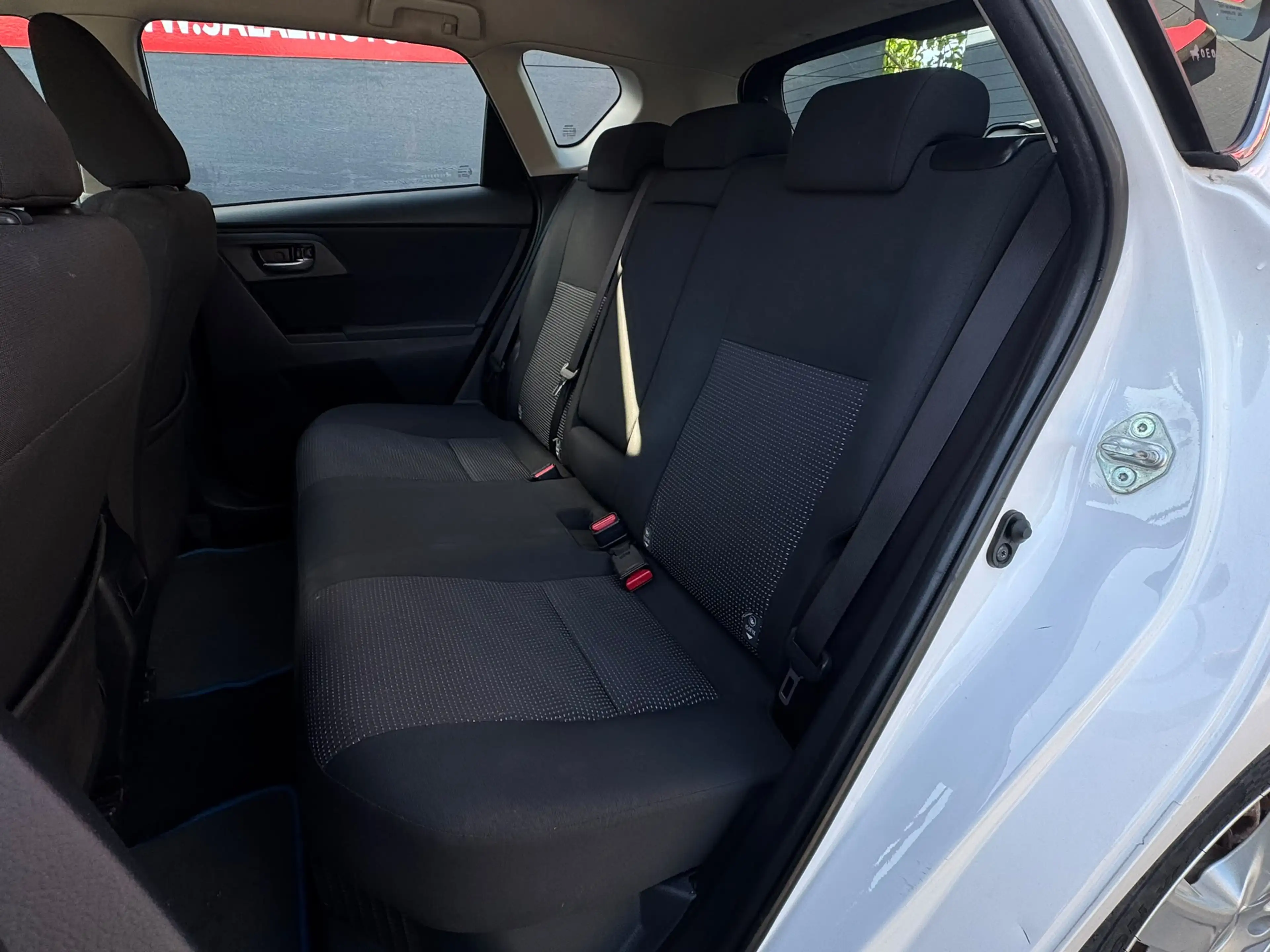 Toyota Auris HYBRID 1.8i *AUTOMATIQUE * MARCHAND * EXPORTATION * — photo 6