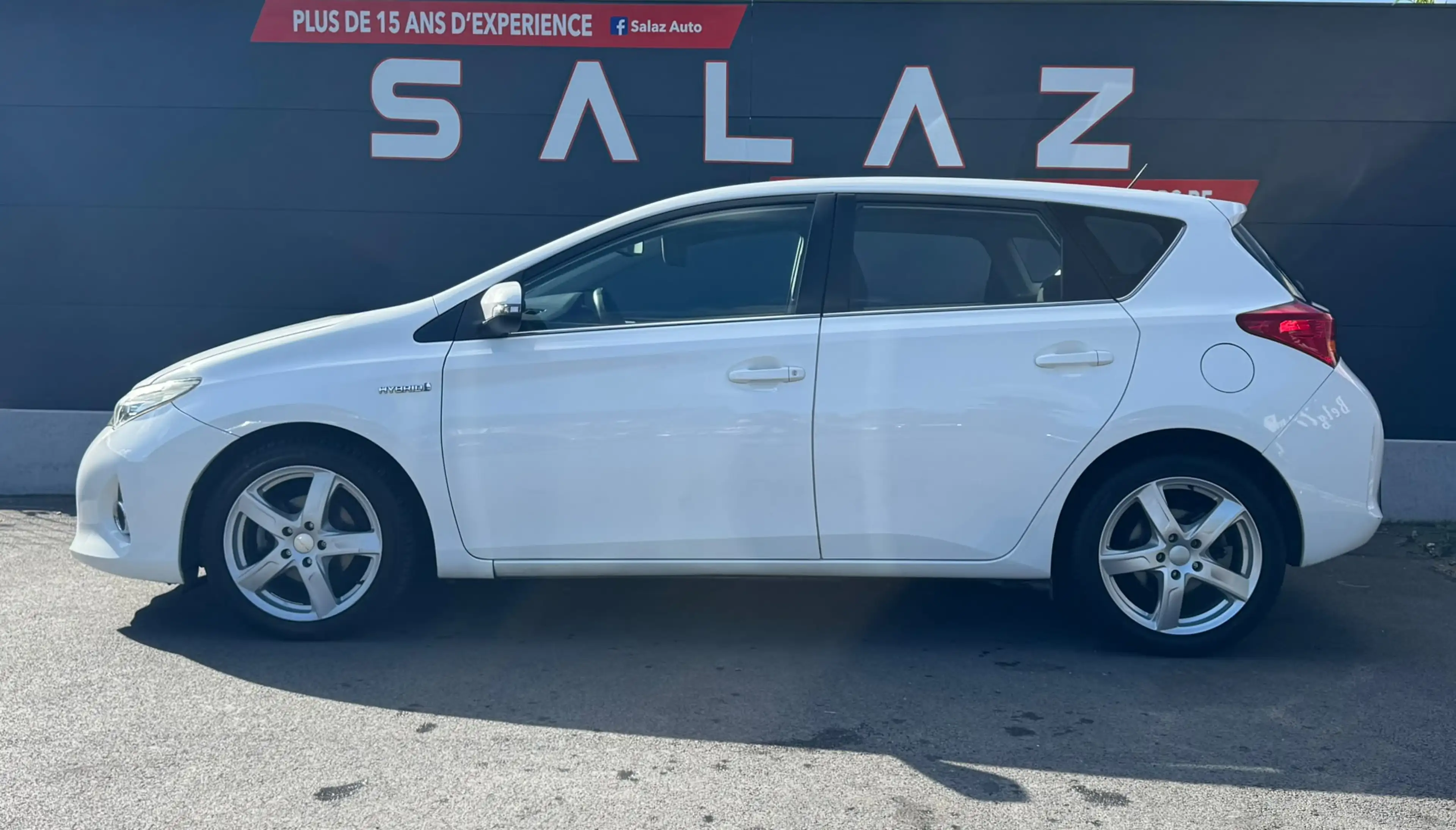 Toyota Auris HYBRID 1.8i *AUTOMATIQUE * MARCHAND * EXPORTATION * — photo 2