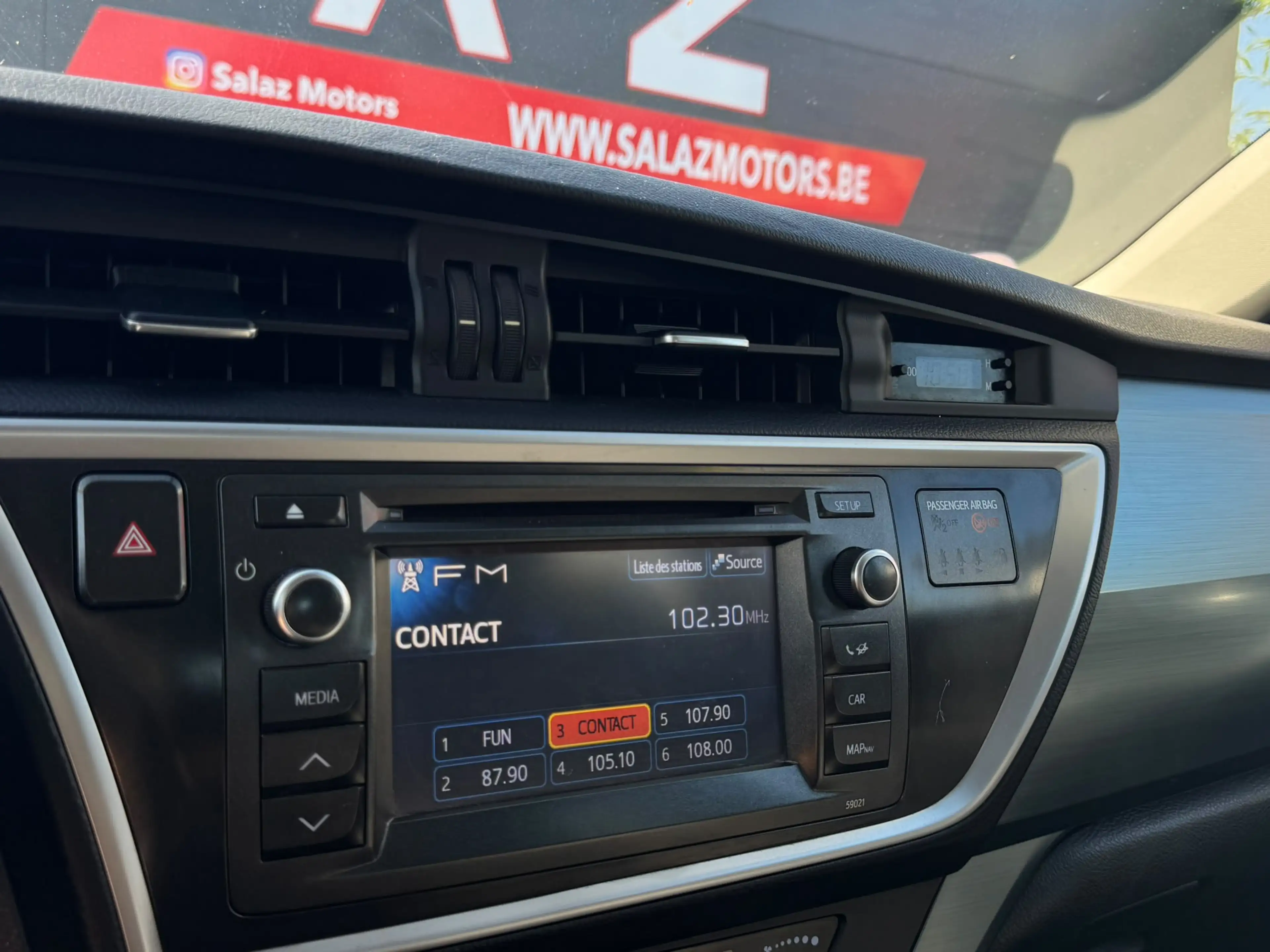Toyota Auris HYBRID 1.8i *AUTOMATIQUE * MARCHAND * EXPORTATION * — photo 11