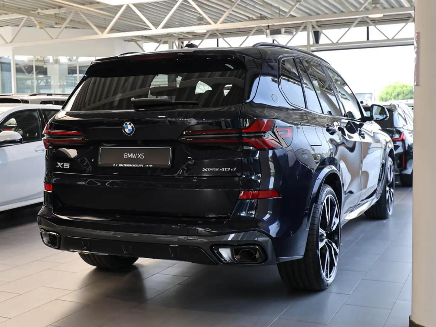BMW X5 xDrive 40d M-Sport Pro FACEL. 360° PANO Zwart - 2