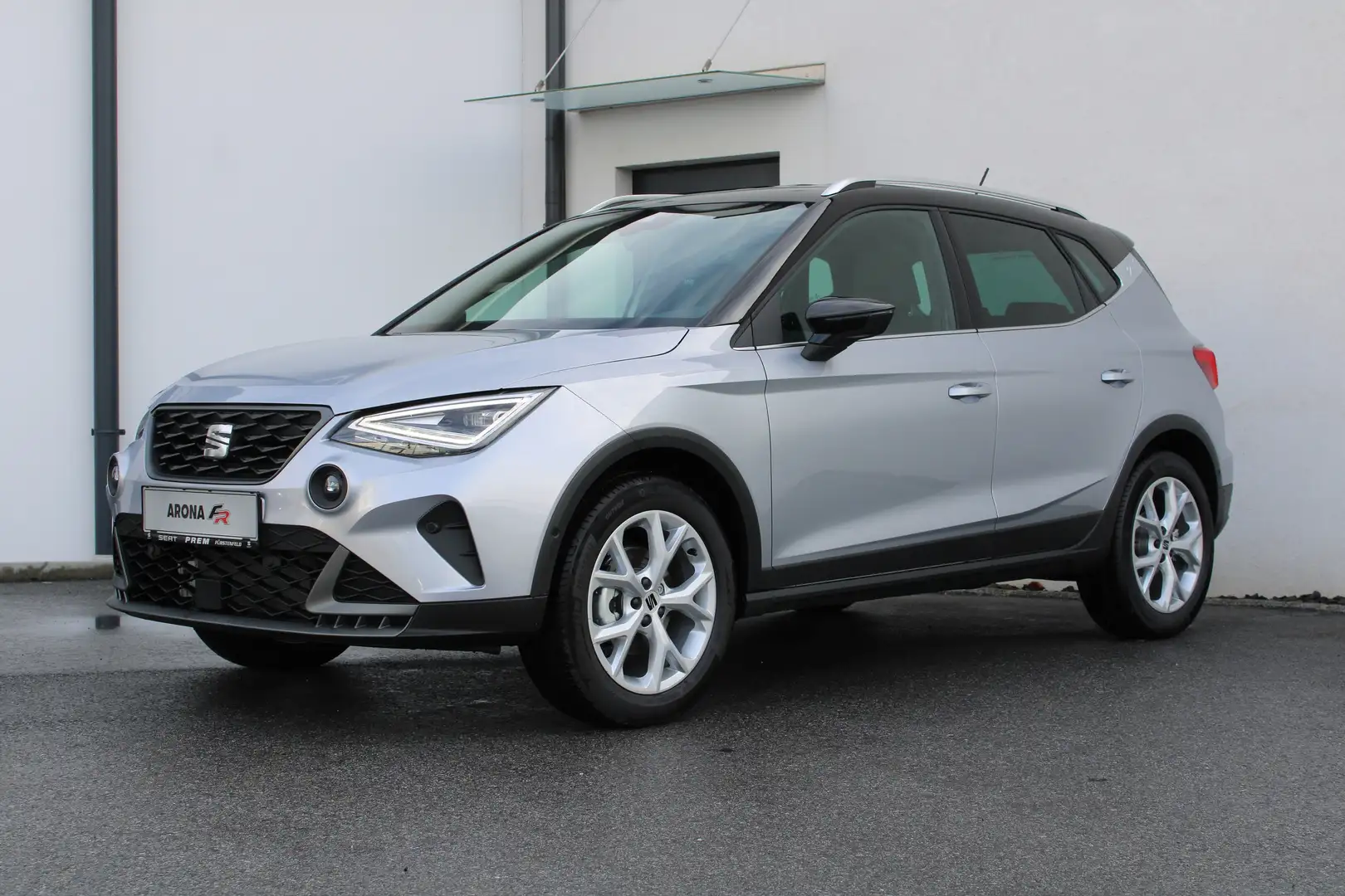SEAT Arona FR 1.0 TSI 110 DSG mit MEGAAUSSTATTUNG! Plateado - 2