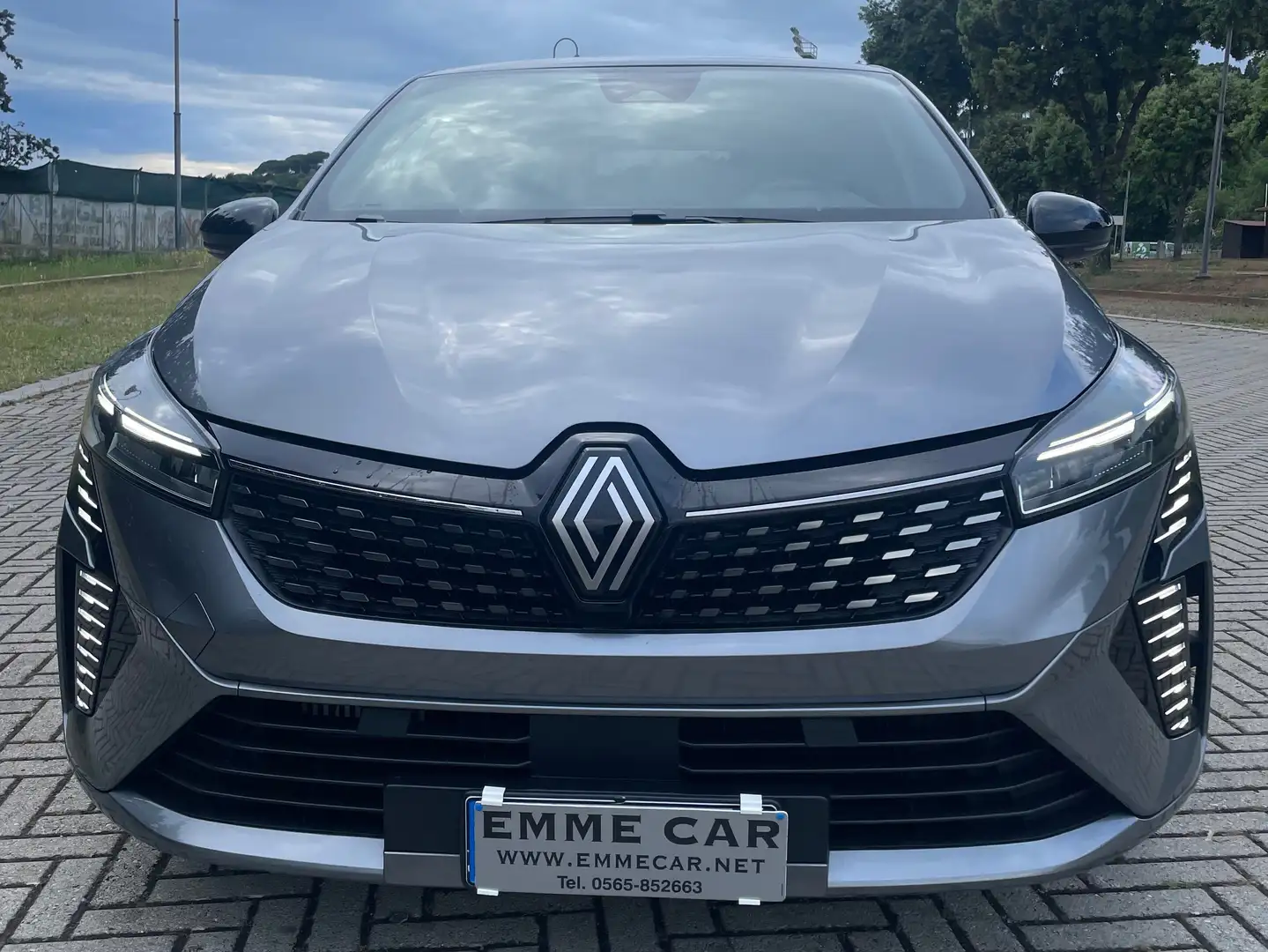 Renault Clio Clio 1.0 tce Techno 90cv Gris - 1