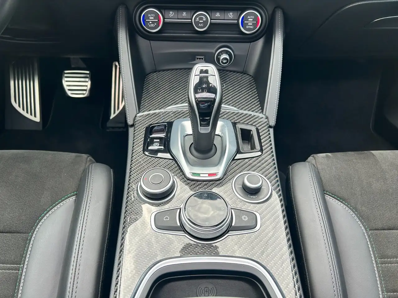 Alfa Romeo Stelvio 2022 — фото 20