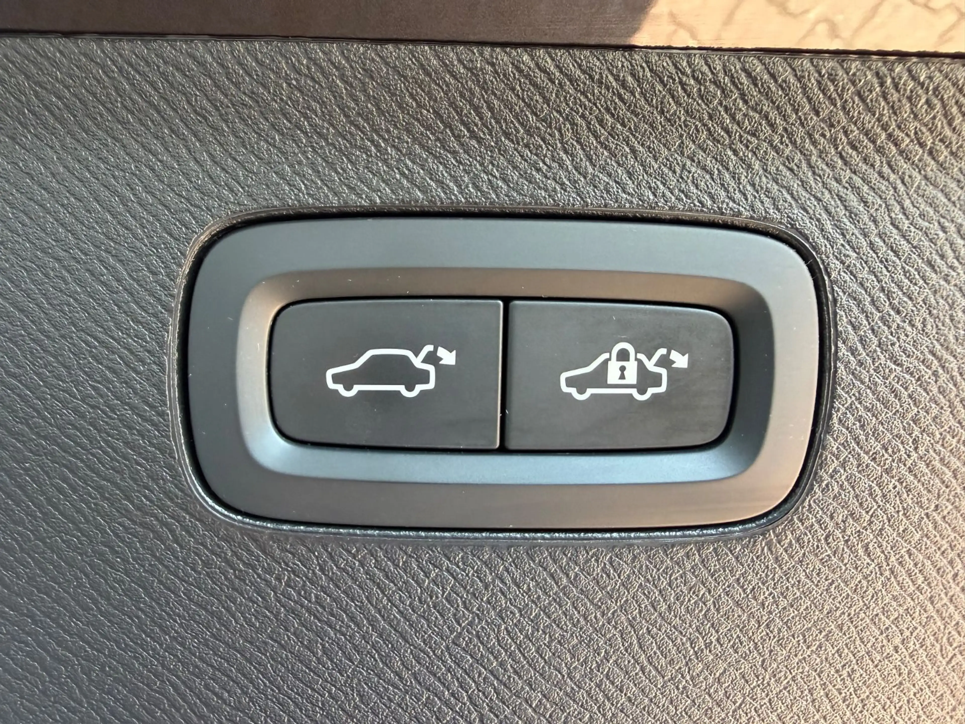 Volvo XC90 T8 AWD Ultra Dark Auto — photo 17