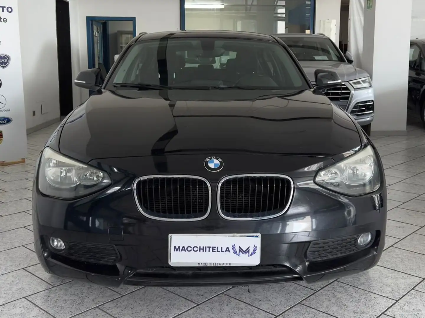BMW 118 118d 5p Urban Schwarz - 1